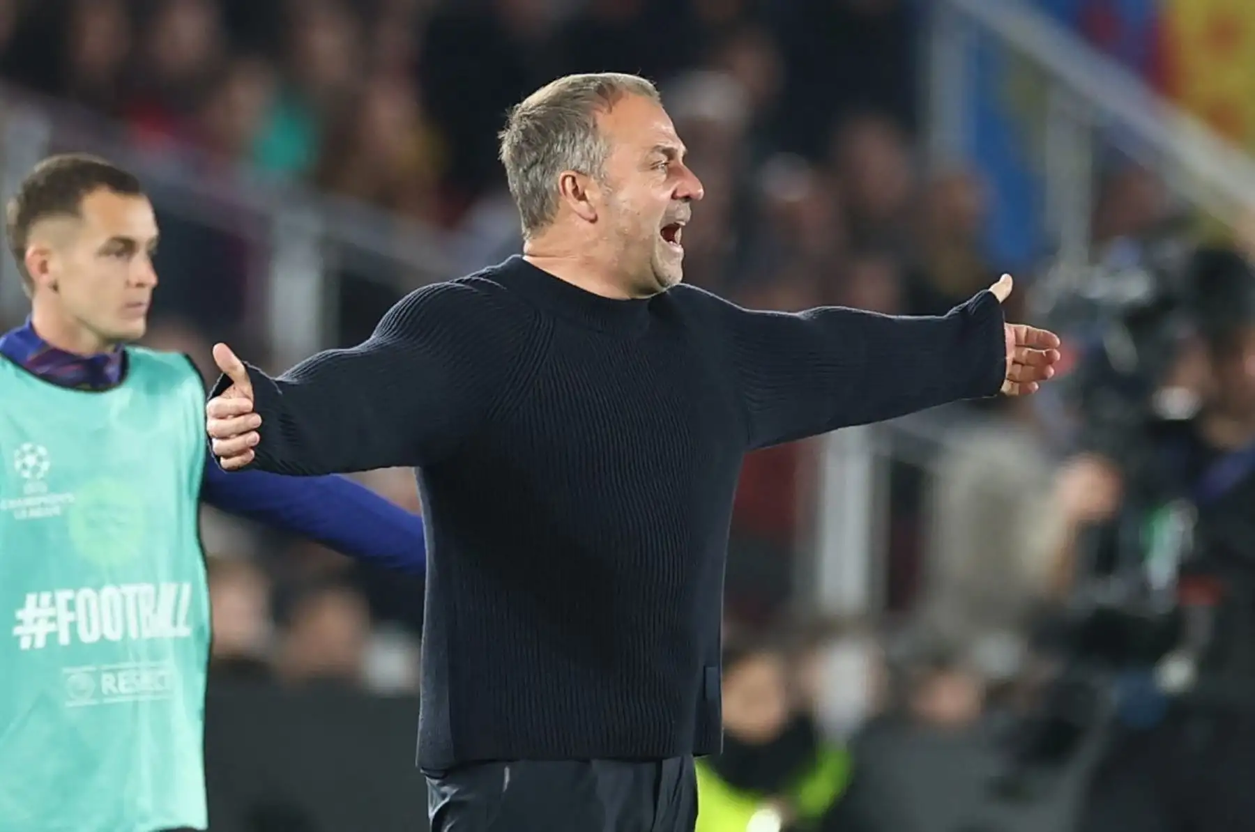 Hansi Flick pide explicaciones tras una mano no sancionada al Atlético de Madrid