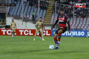 Lucas Paquetá conduce el mediocampo del Flamengo esta noche en el choque con Cusco FC. Imagen: Captura de TV.
