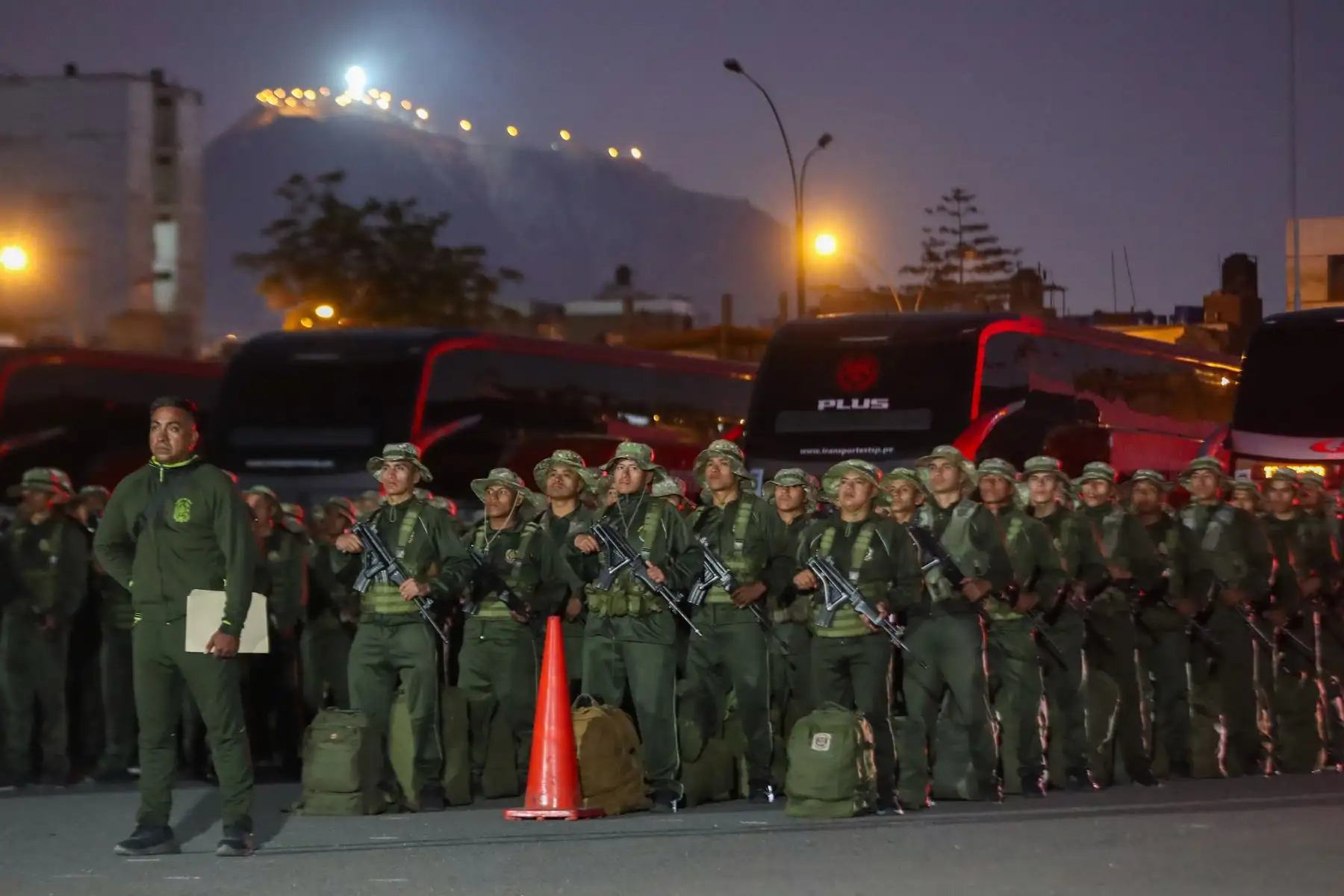 El Comando Conjunto de las Fuerzas Armadas continúa el despliegue de más de 700 efectivos con destino a Tarapoto, región San Martín, como parte de las acciones para garantizar la seguridad de los locales de votación durante las Elecciones Generales 2026.  Foto: ANDINA/Ricardo Cuba