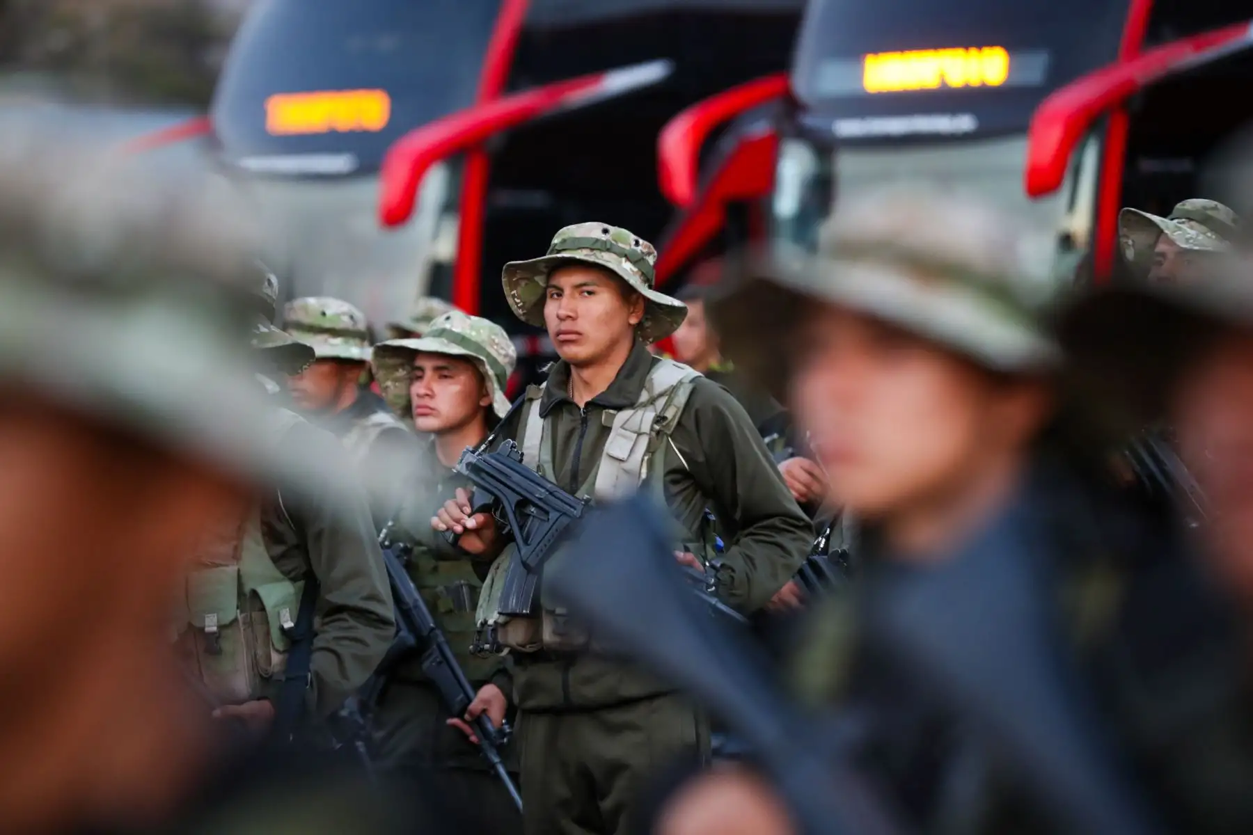 El Comando Conjunto de las Fuerzas Armadas continúa el despliegue de más de 700 efectivos con destino a Tarapoto, región San Martín, como parte de las acciones para garantizar la seguridad de los locales de votación durante las Elecciones Generales 2026.  Foto: ANDINA/Ricardo Cuba