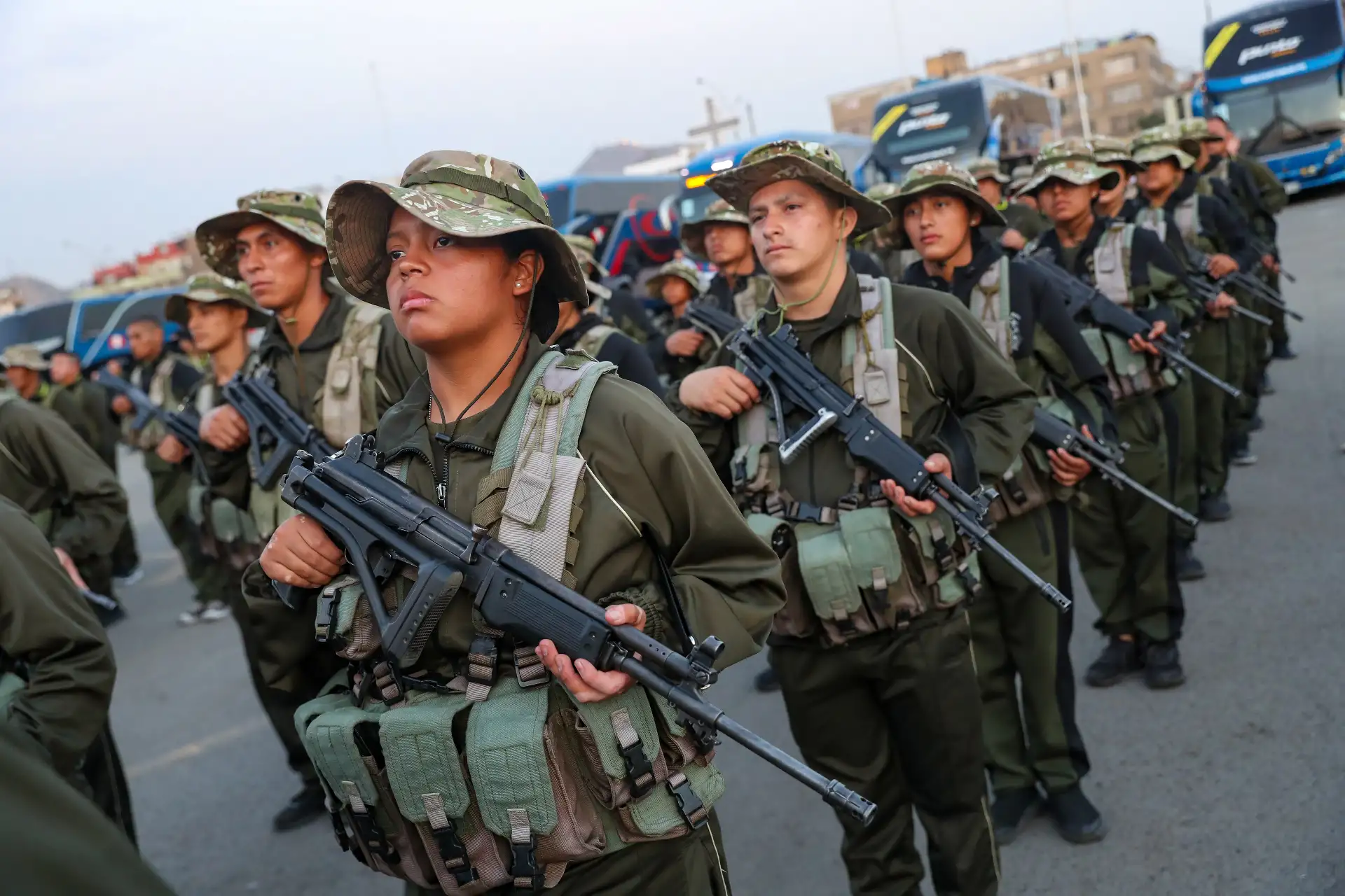 El Comando Conjunto de las Fuerzas Armadas continúa el despliegue de más de 700 efectivos con destino a Tarapoto, región San Martín, como parte de las acciones para garantizar la seguridad de los locales de votación durante las Elecciones Generales 2026.  Foto: ANDINA/Ricardo Cuba