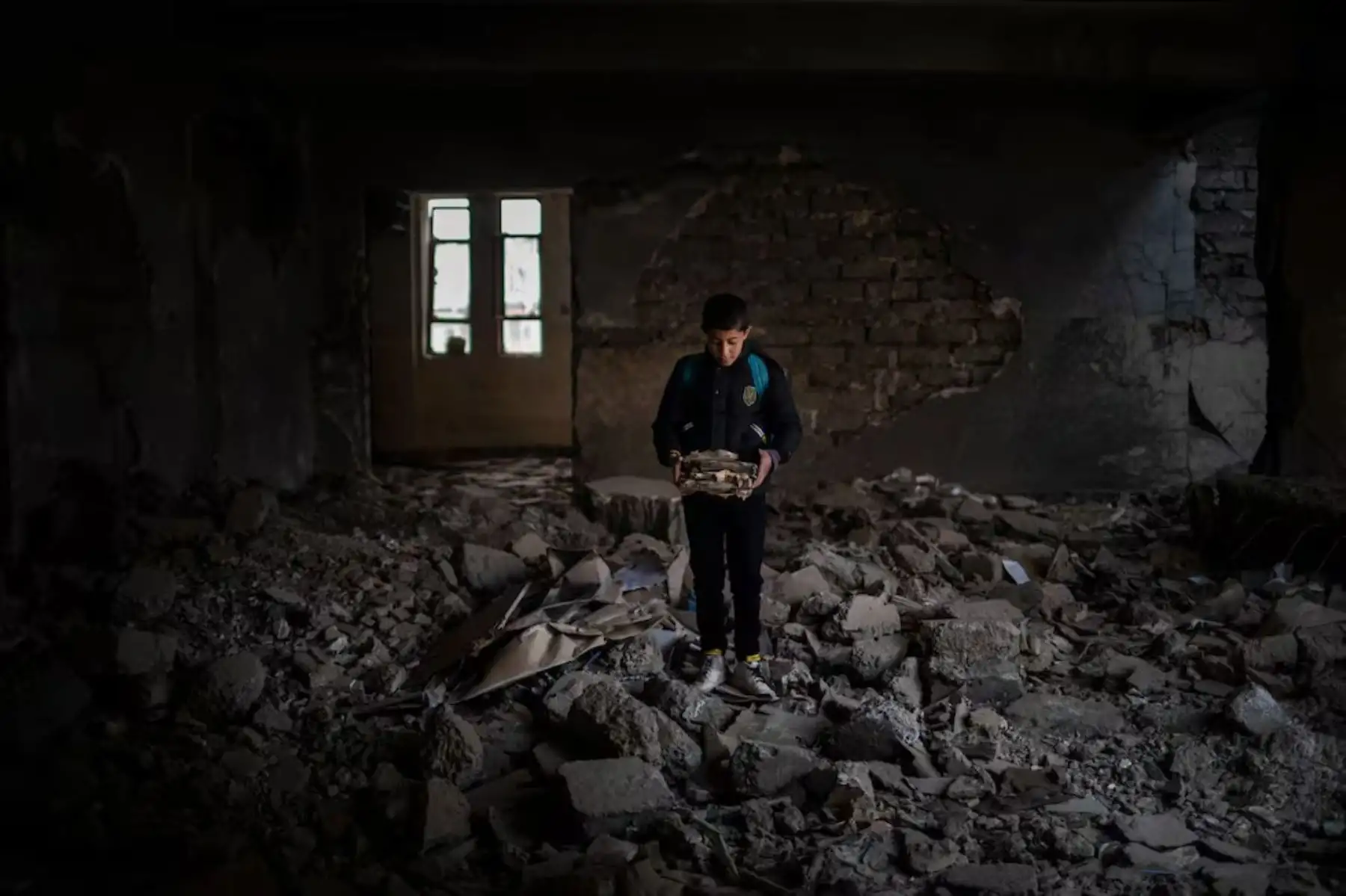 Yousef, de 12 años, sueña con ser policía. Su colegio sufrió graves daños durante la batalla por Mosul . Foto: Diego Ibarra Sánchez