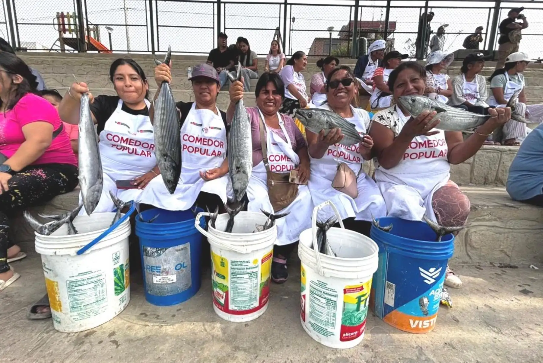 Chorrillos: entregan una tonelada de pescado gratis a 1,000 familias de escasos recursos