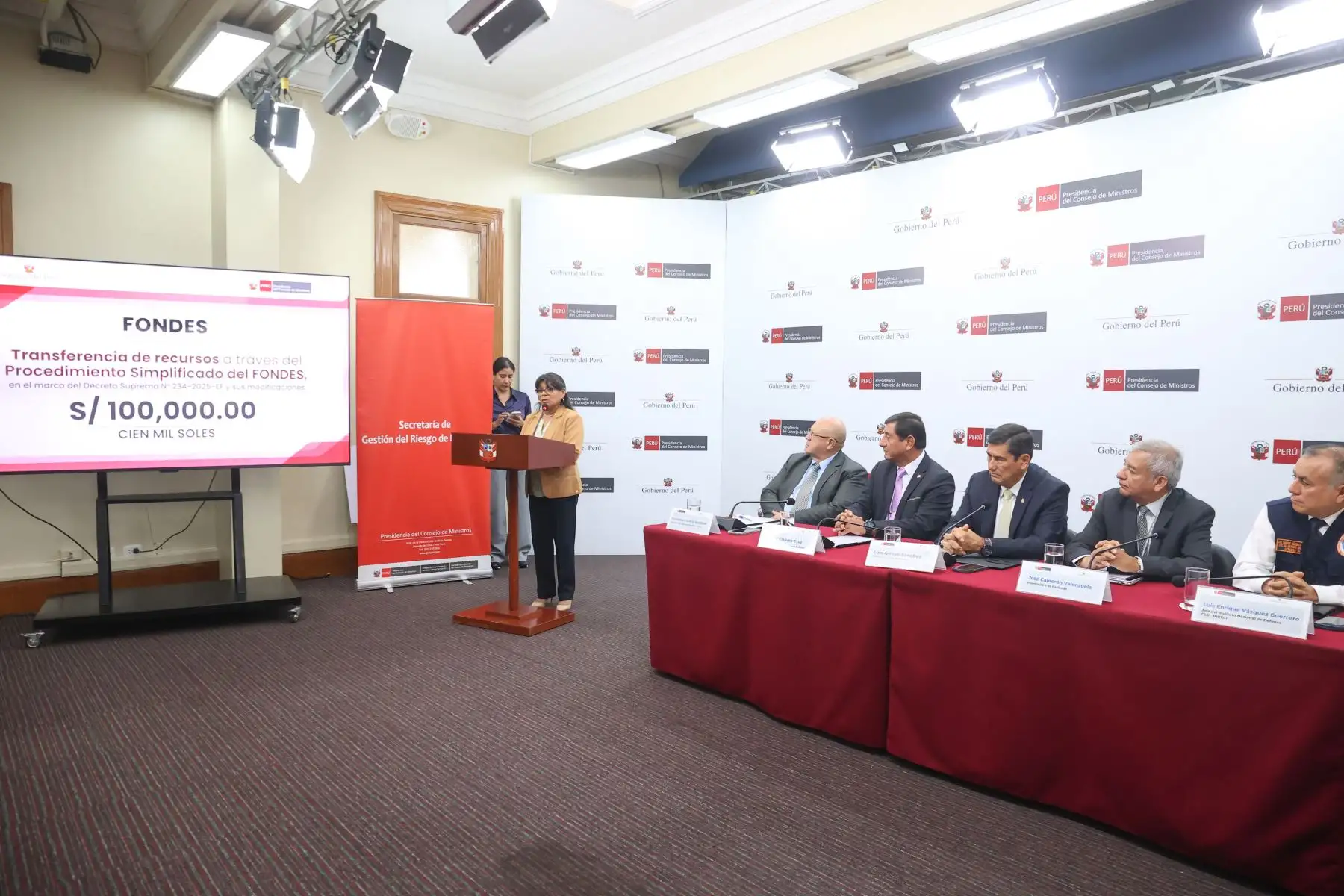 Autoridades del Ejecutivo expusieron los alcances del financiamiento otorgado a gobiernos locales en zonas declaradas en emergencia. Fotos: ANDINA/Melina Mejía.