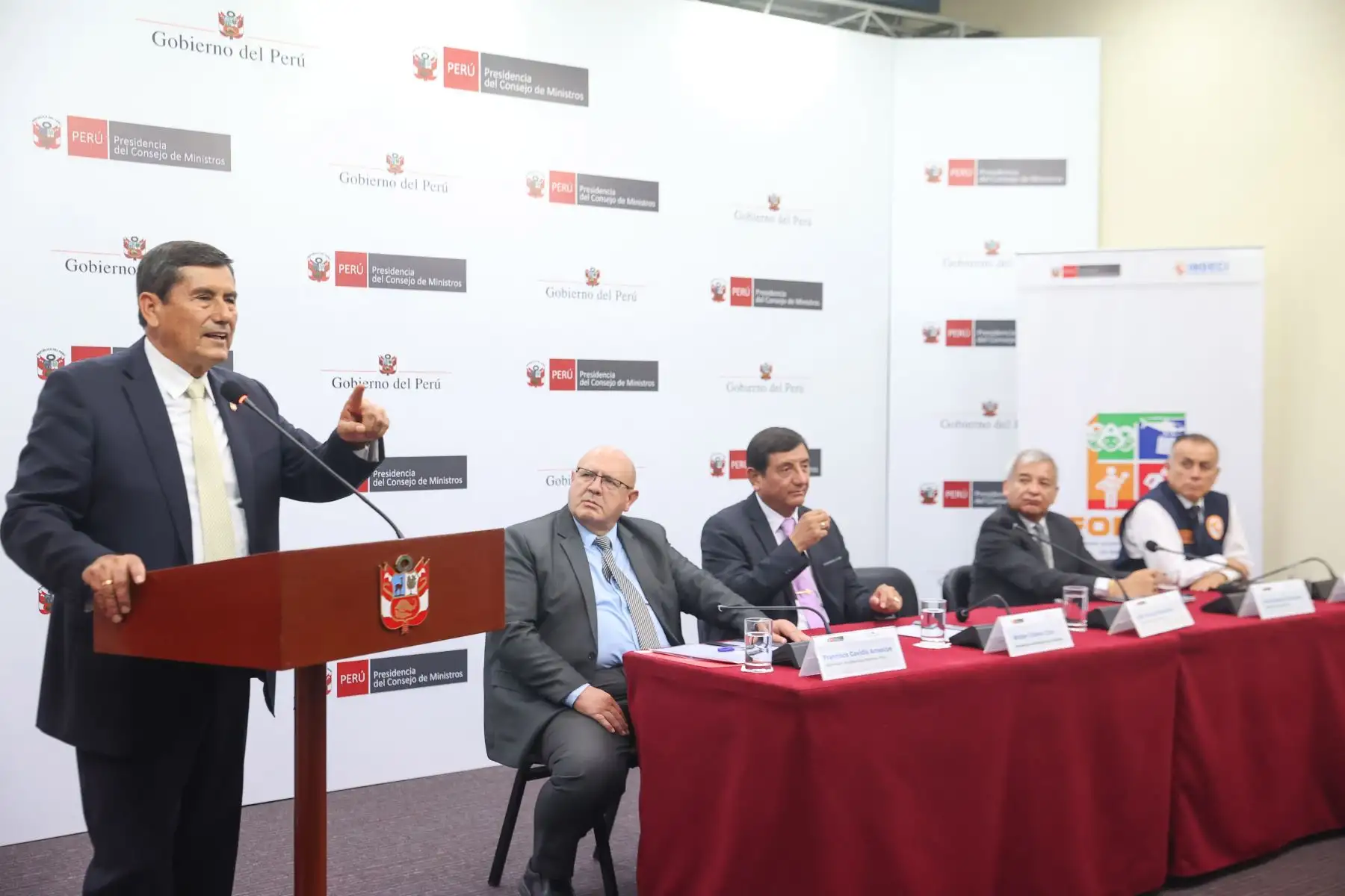 El premier Luis Arroyo participó en la entrega de recursos del FONDES destinados a municipalidades afectadas por lluvias intensas. Fotos: ANDINA/Melina Mejía.