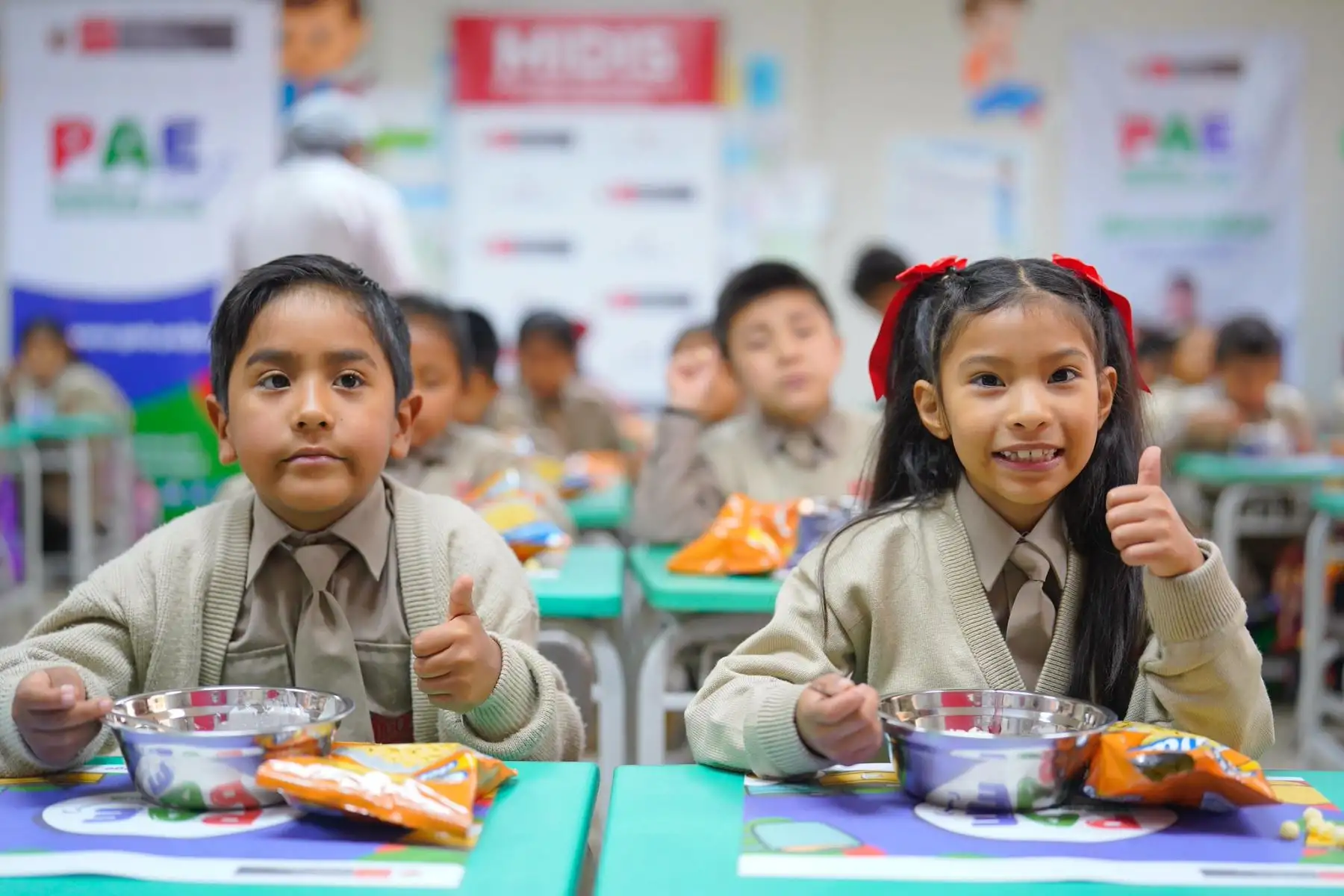 Escolares recibieron raciones alimentarias como parte del servicio supervisado por el Midis en el marco del operativo nacional. Fotos: ANDINA/Difusión.