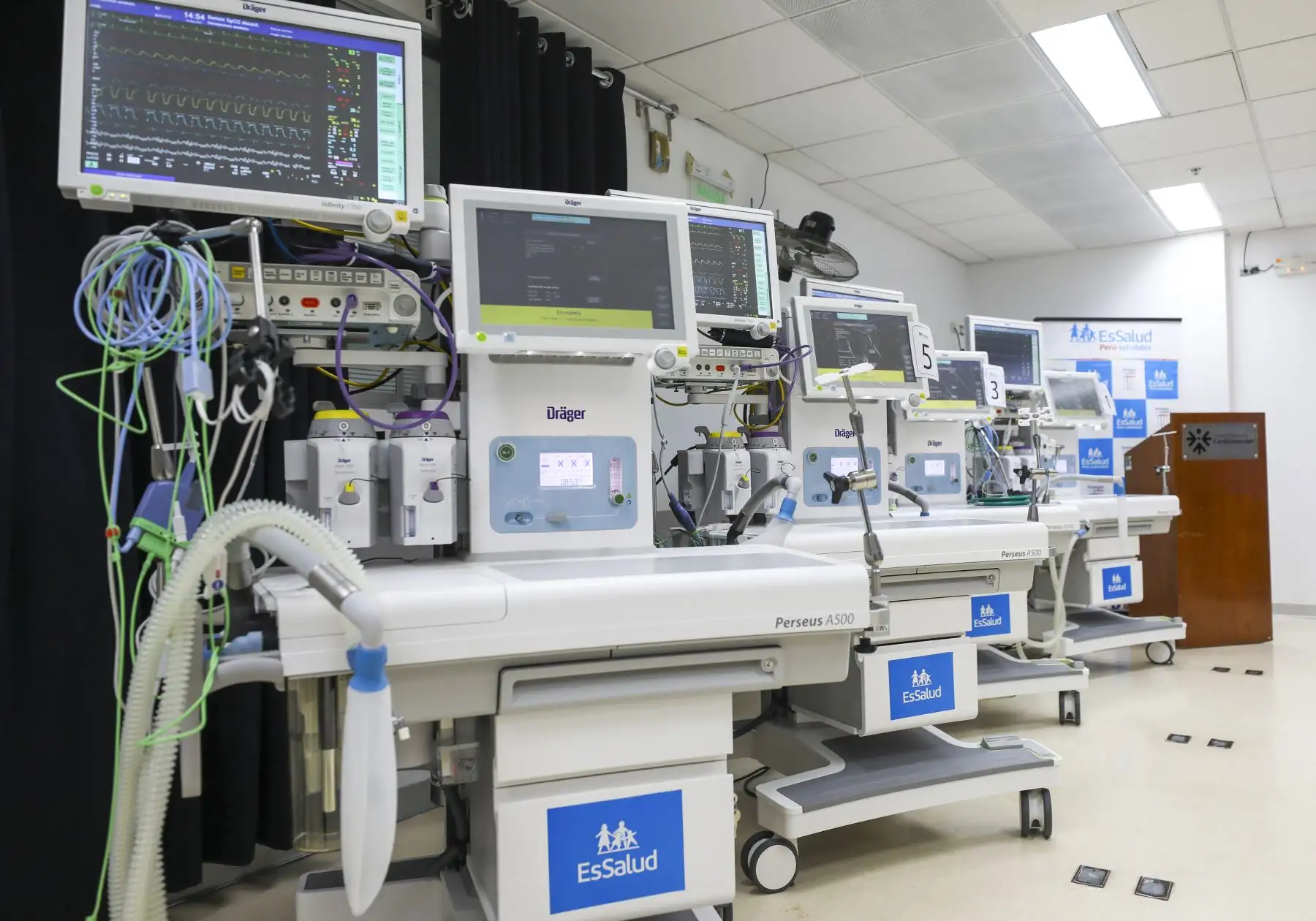 La inversión permitirá optimizar la capacidad de diagnóstico y tratamiento en hospitales nacionales y regionales, contribuyendo a reducir brechas en la atención de salud. Fotos: ANDINA/Difusión.