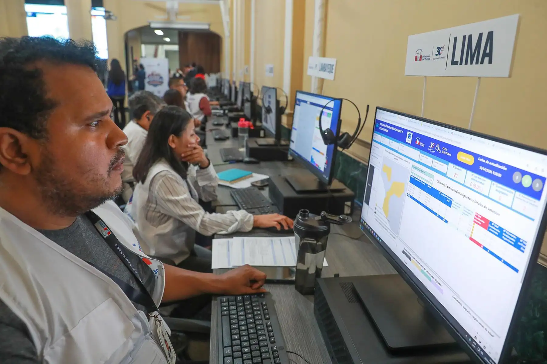 La Defensoría del Pueblo puso en funcionamiento una sala de monitoreo en tiempo real para supervisar el desarrollo de las Elecciones Generales de Perú 2026 en todo el país.
Foto: ANDINA/Verónica Calderón Zúñiga