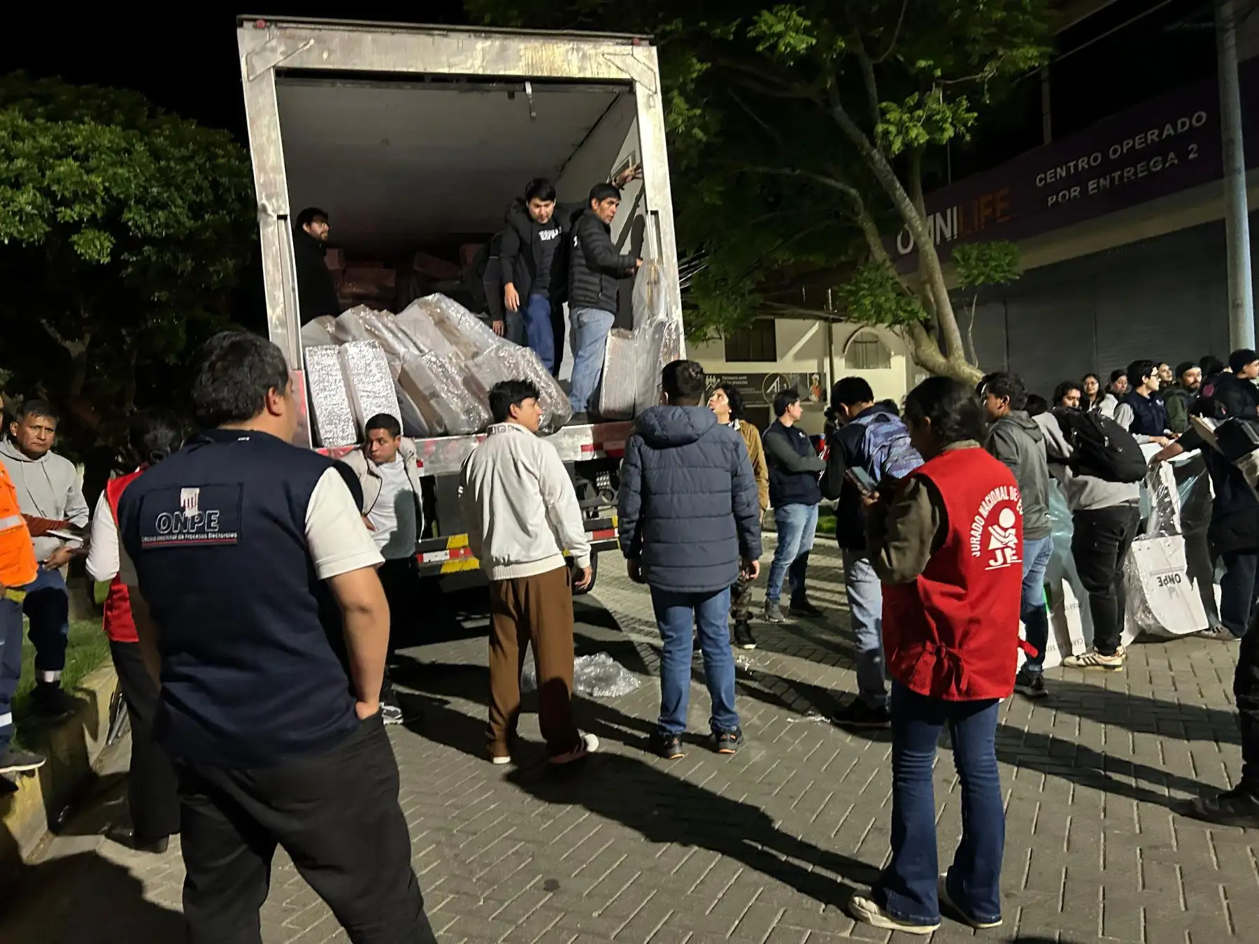 Elecciones Generales en Cajamarca: distribuyen material electoral en locales de votación