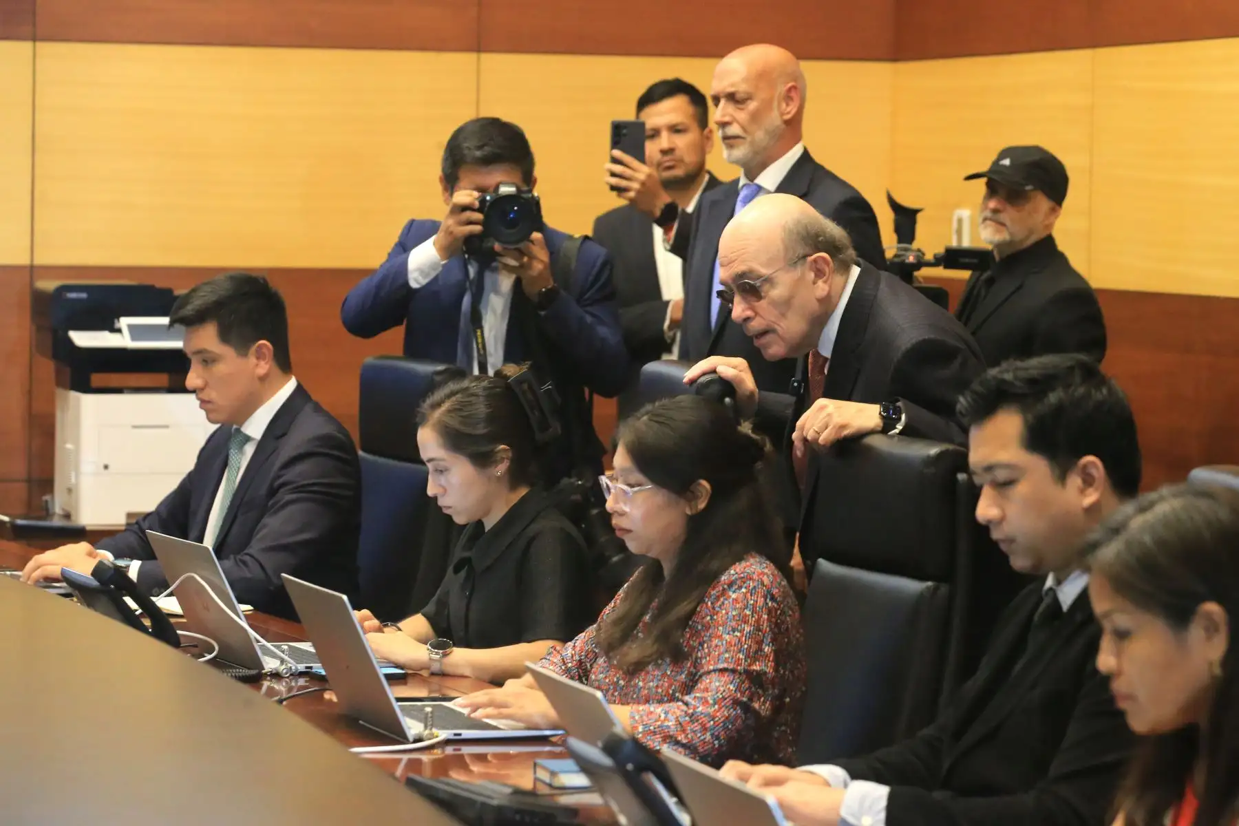 Canciller Hugo de Zela inauguró Centro de Monitoreo de votación en el exterior