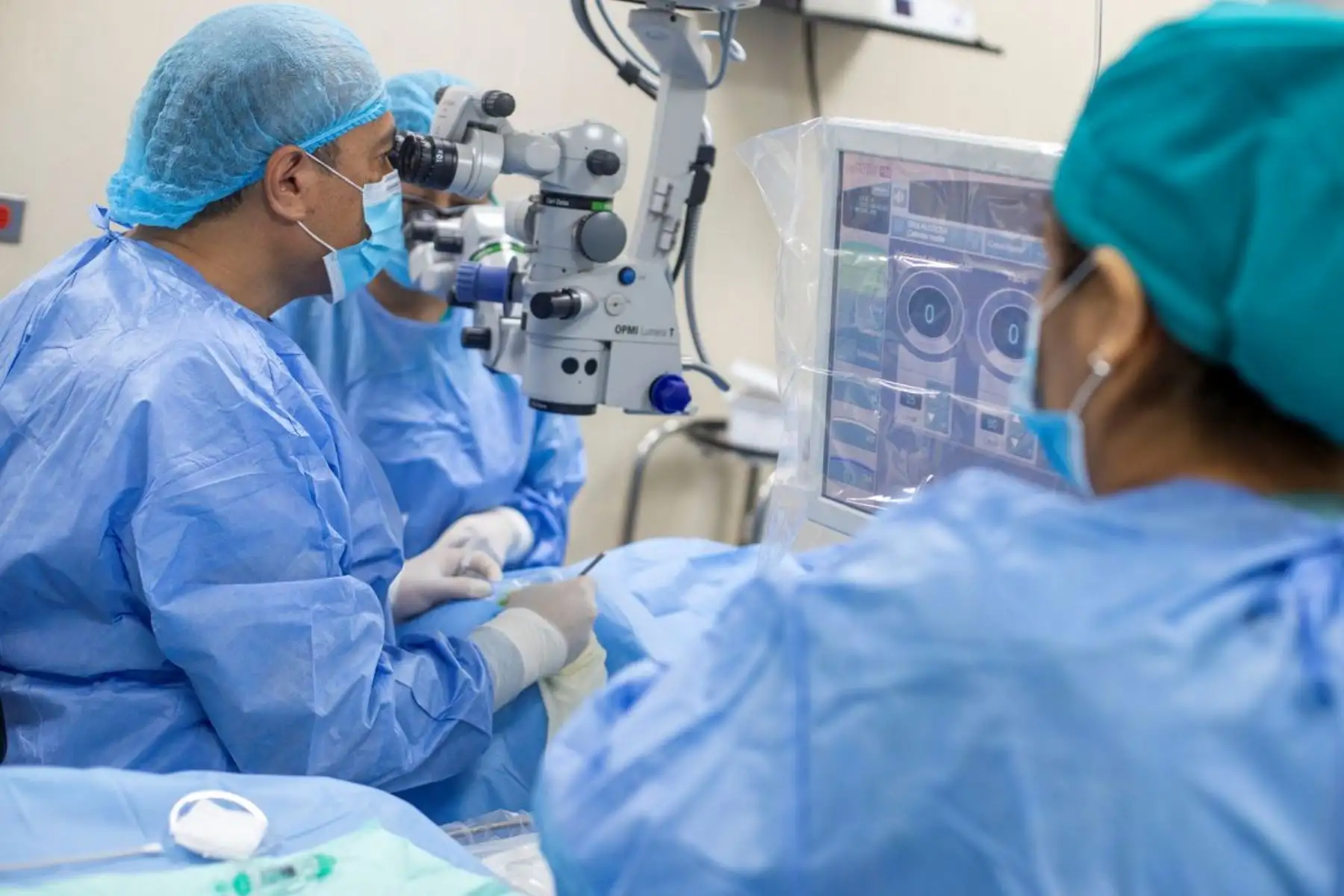 Essalud: salvan visión de joven madre y la vida de su hijo tras complejo parto por cesárea