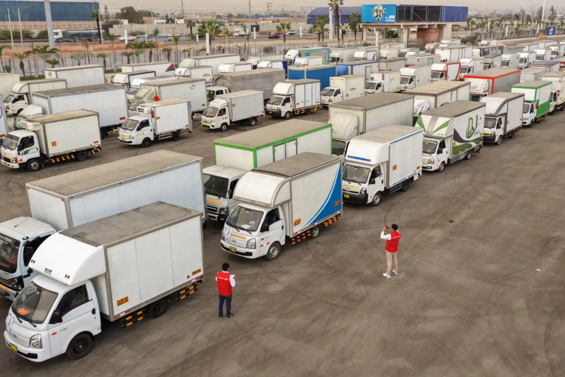La Contraloría General de la República dispuso el despliegue de un equipo de auditores que se apersonaron a las instalaciones del almacén, ubicado en el distrito de Lurín, desde donde la Oficina Nacional de Procesos Electorales. Foto: Difusión