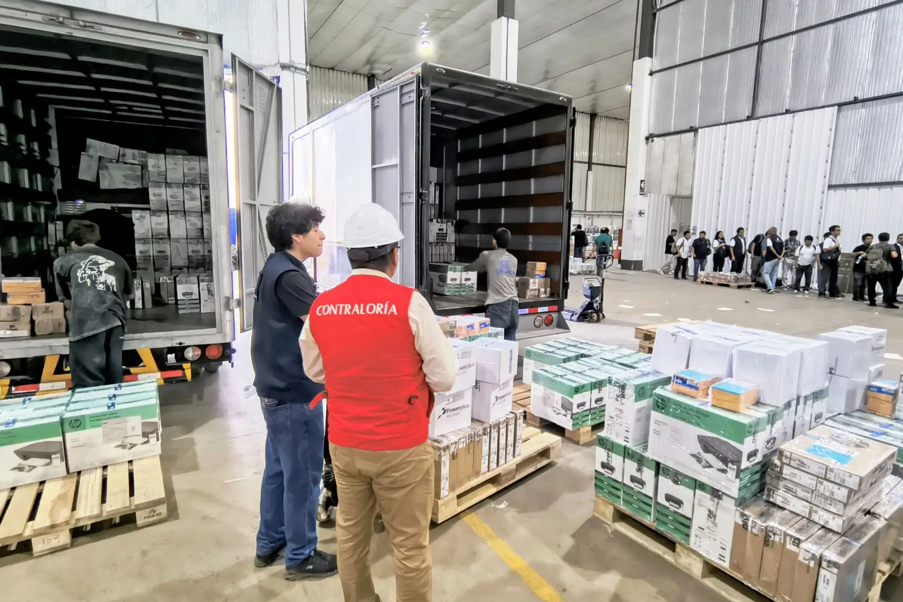 La Contraloría General de la República dispuso el despliegue de un equipo de auditores que se apersonaron a las instalaciones del almacén, ubicado en el distrito de Lurín, desde donde la Oficina Nacional de Procesos Electorales. Foto: Difusión
