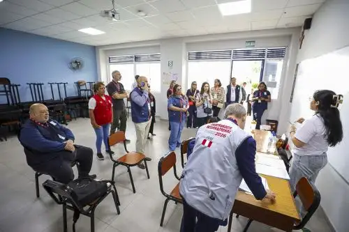 Observadores electorales supervisan preparación de locales de votación en Lima