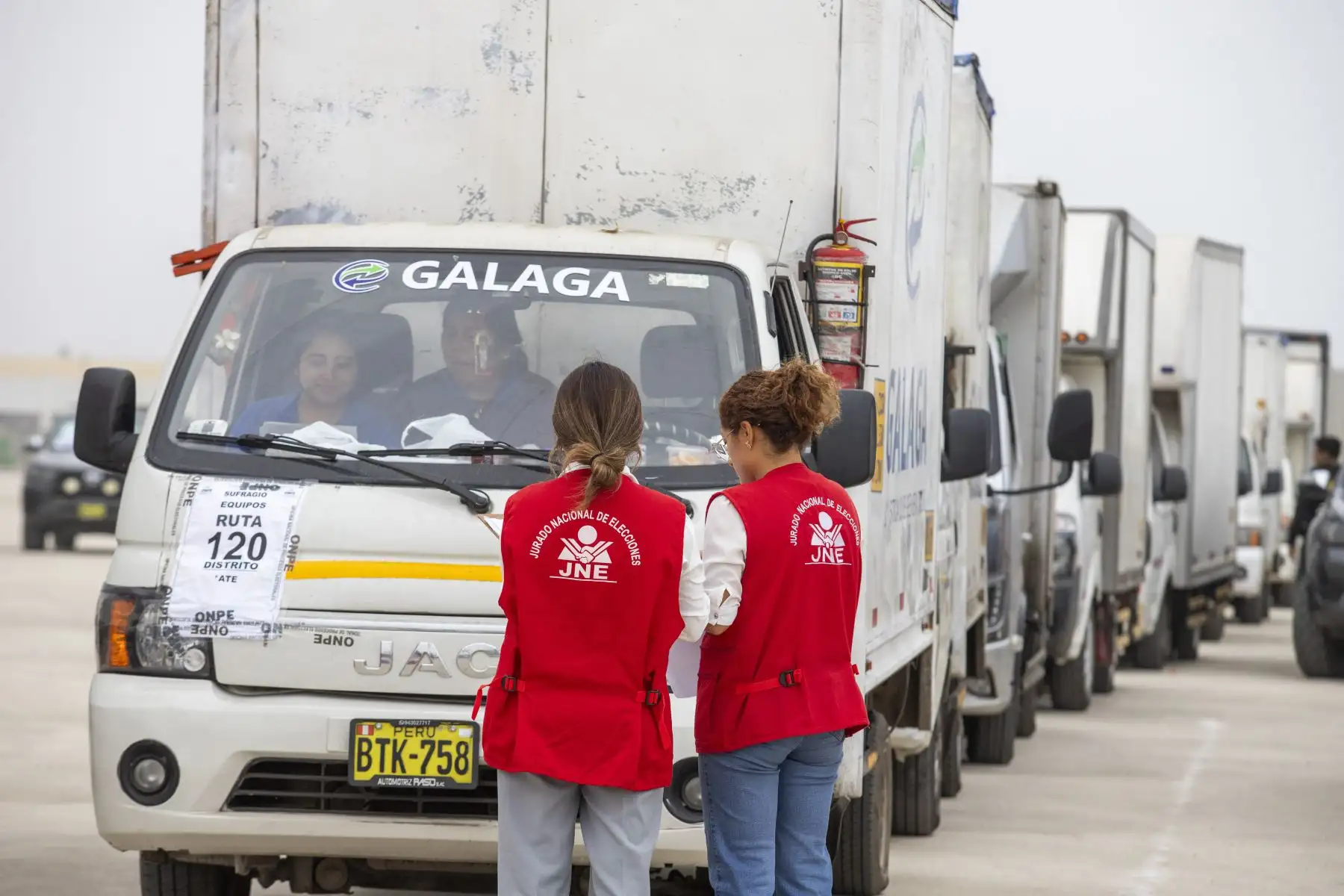 El JNE fiscalizó el despliegue del material electoral que se empleará en los locales de votación de Lima Metropolitana y el Callao, así como en otras ciudades del país, en el marco de las Elecciones Generales 2026. Foto: JNE