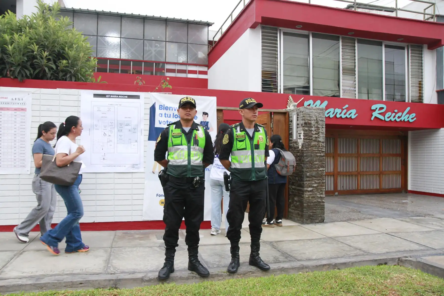 Miembros de la Policía Nacional y las Fuerzas Armadas se encuentran desplazados a lo largo del territorio nacional para brindar seguridad en las elecciones generales 2026. Foto: ANDINA/Yanina Patricio