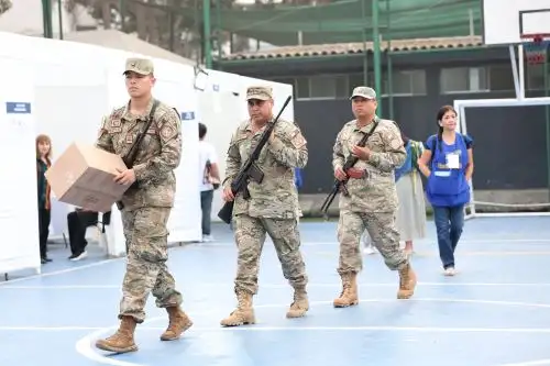 Elecciones 2026: Fuerzas Armadas y Polícia Nacional brindan seguridad en locales de votación durante la jornada electoral