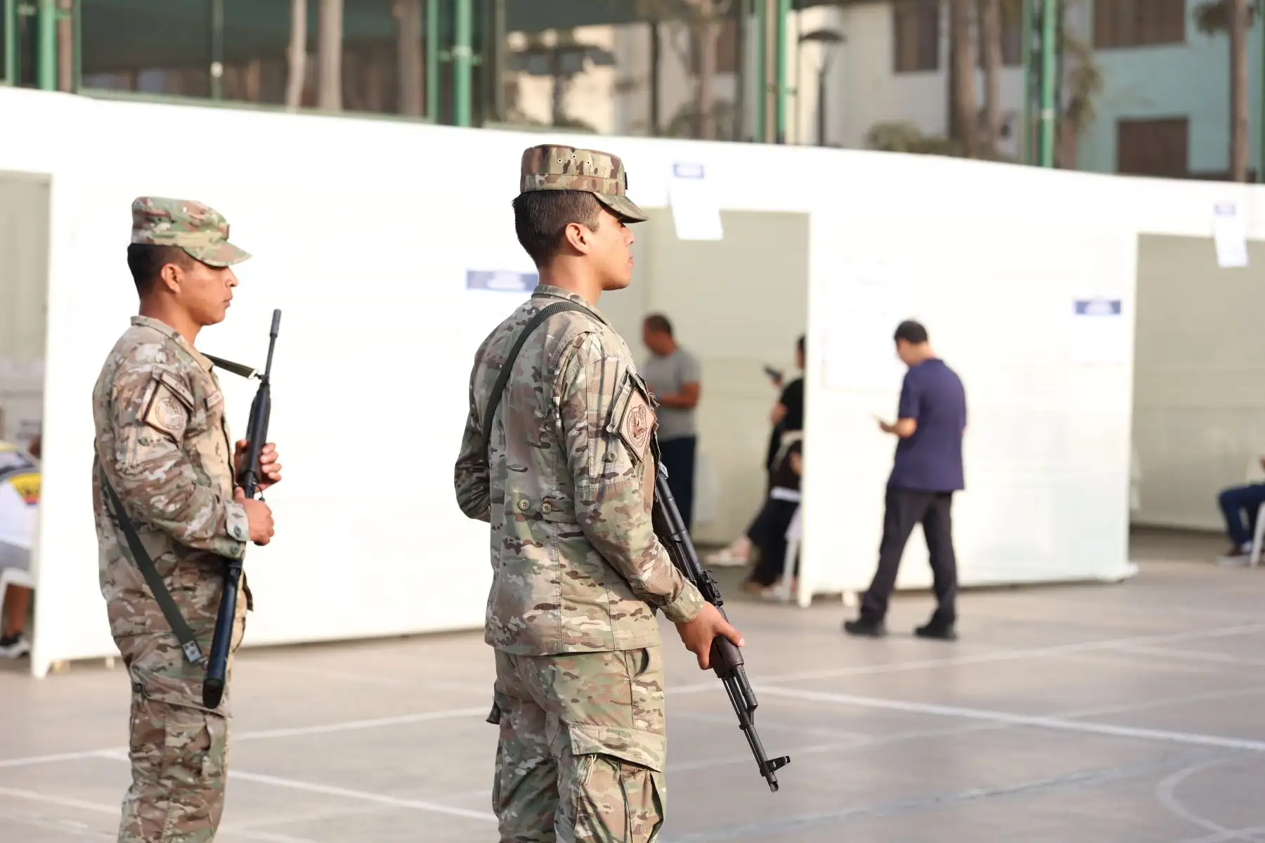 Miembros de la Policía Nacional y las Fuerzas Armadas se encuentran desplazados a lo largo del territorio nacional para brindar seguridad en las elecciones generales 2026. Foto: ANDINA/Arturo Huerta
