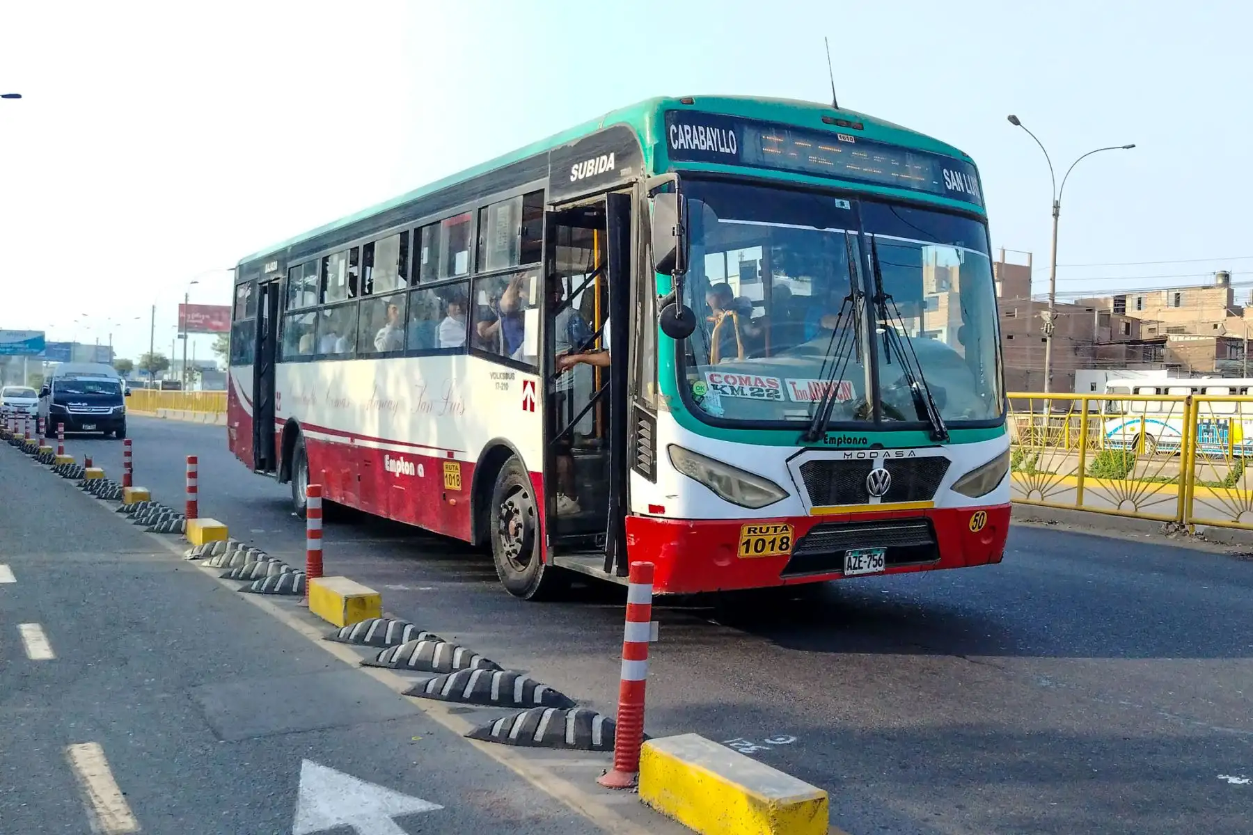 El transporte público en Lima Metropolitana y el Callao facilitó el traslado de ciudadanos hacia sus centros de votación durante la jornada de elecciones presidenciales, operando desde tempranas horas para asegurar la movilidad en la ciudad. Diversos servicios atendieron la demanda de usuarios, contribuyendo al desarrollo ordenado del proceso electoral. Foto: ANDINA/Dany Seminario