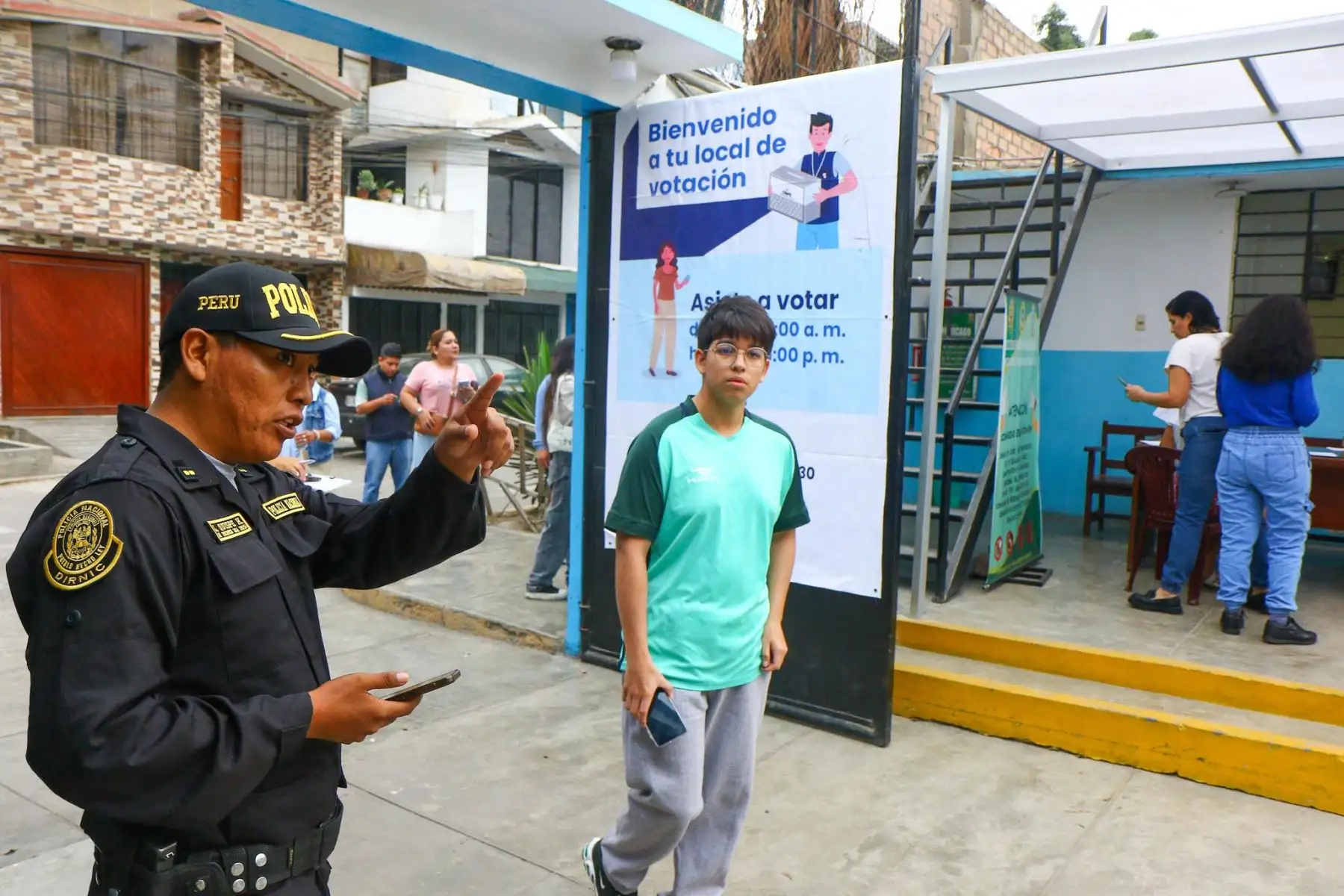 Miembros de la Policía Nacional y las Fuerzas Armadas se encuentran desplazados a lo largo del territorio nacional para brindar seguridad en las elecciones generales 2026. Foto: ANDINA/Luis Jimenez