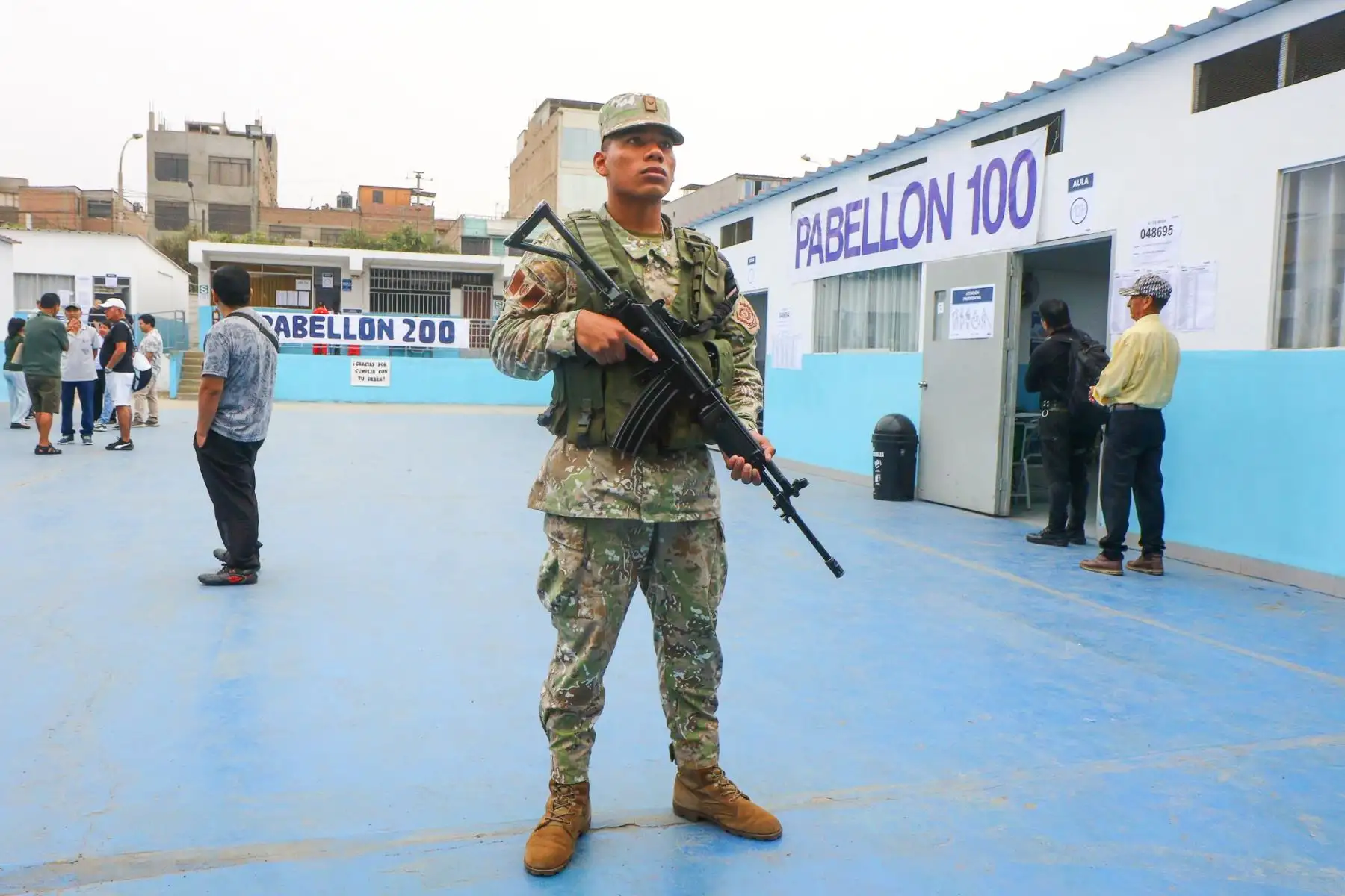 Miembros de la Policía Nacional y las Fuerzas Armadas se encuentran desplazados a lo largo del territorio nacional para brindar seguridad en las elecciones generales 2026. Foto: ANDINA/Luis Jimenez