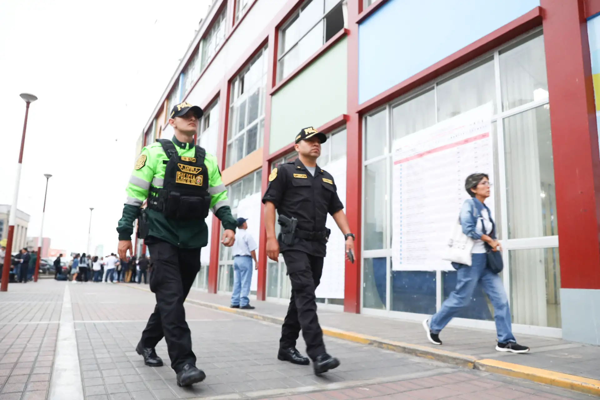 Miembros de la Policía Nacional y las Fuerzas Armadas se encuentran desplazados a lo largo del territorio nacional para brindar seguridad en las elecciones generales 2026. Foto: ANDINA/Rubén Grandez