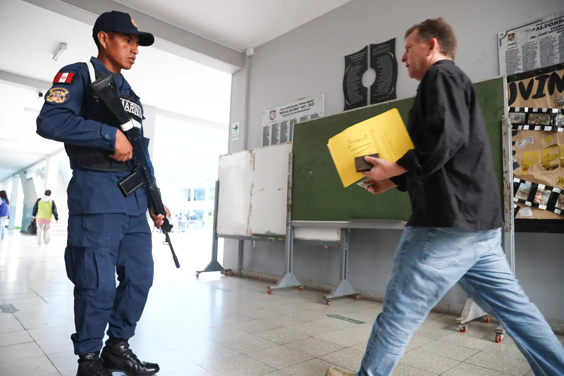 Miembros de la Policía Nacional y las Fuerzas Armadas se encuentran desplazados a lo largo del territorio nacional para brindar seguridad en las elecciones generales 2026. Foto: ANDINA/Rubén Grandez