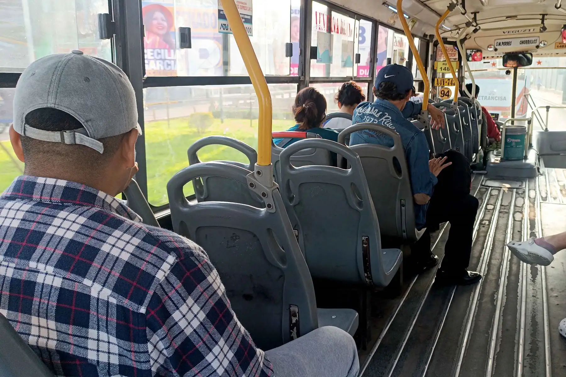 El transporte público en Lima Metropolitana y el Callao facilitó el traslado de ciudadanos hacia sus centros de votación durante la jornada de elecciones presidenciales, operando desde tempranas horas para asegurar la movilidad en la ciudad. Diversos servicios atendieron la demanda de usuarios, contribuyendo al desarrollo ordenado del proceso electoral. Foto: ANDINA/Liliana Saldaña
