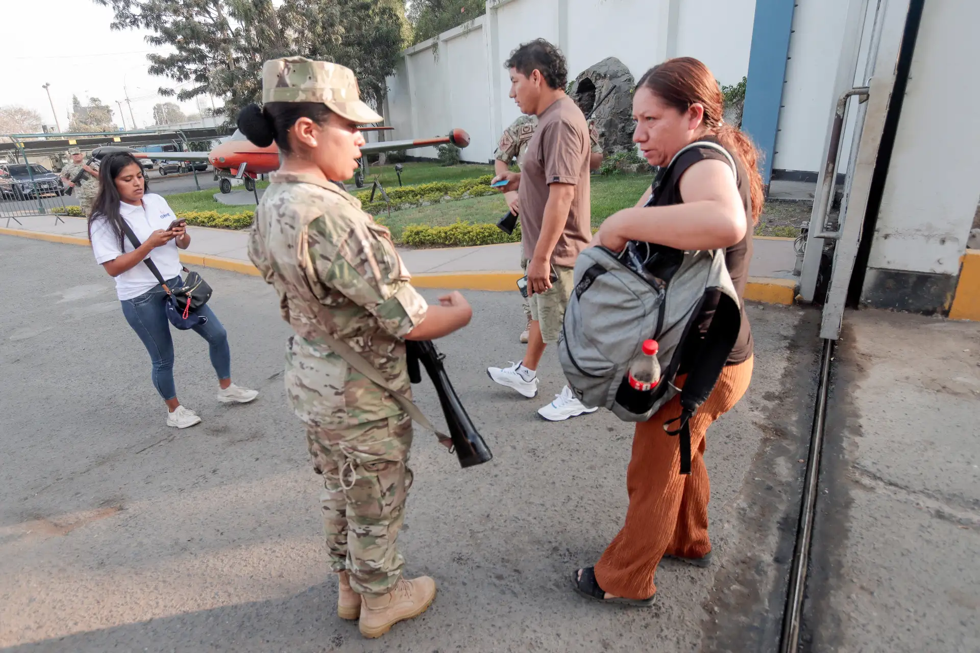 Miembros de la Policía Nacional y las Fuerzas Armadas se encuentran desplazados a lo largo del territorio nacional para brindar seguridad en las elecciones generales 2026. Foto: ANDINA/Alberto Orbegoso