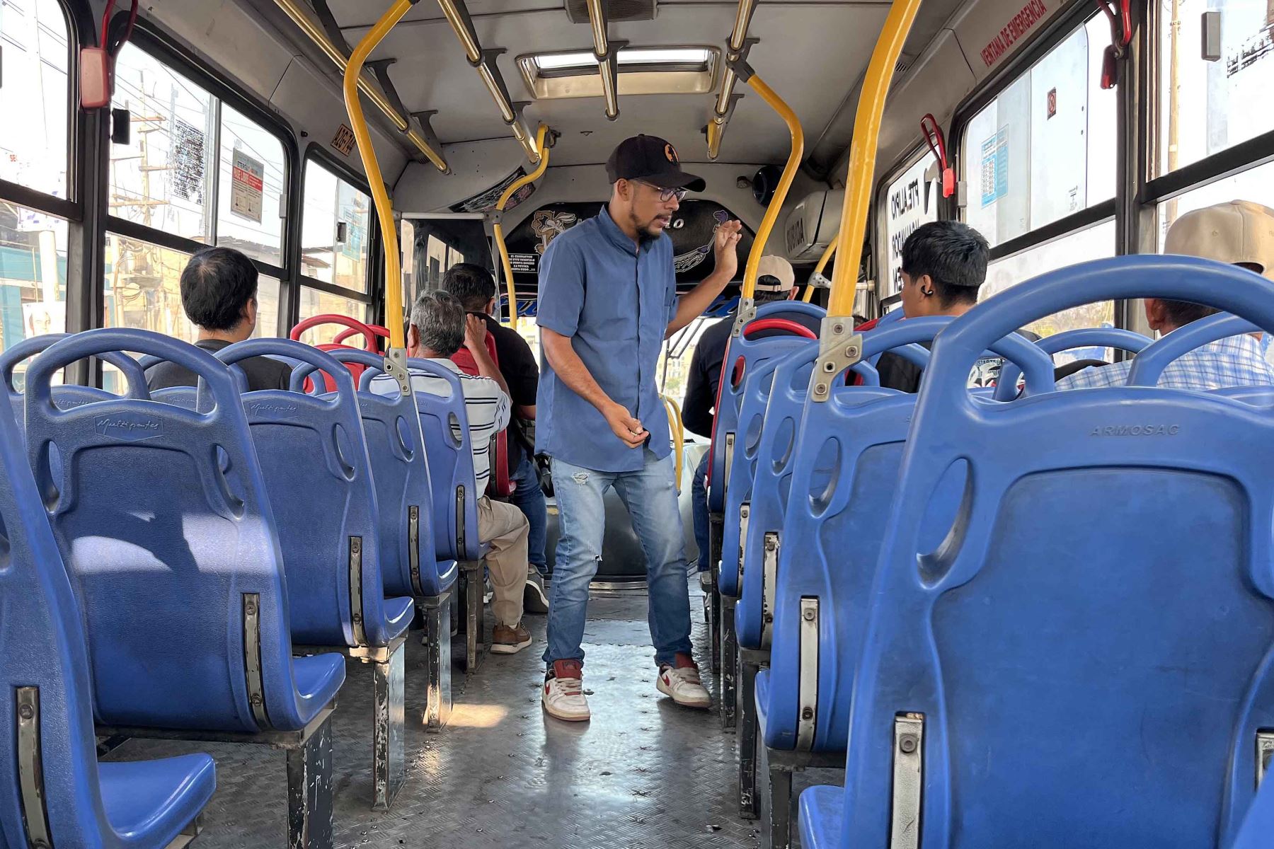 El transporte público en Lima Metropolitana y el Callao facilitó el traslado de ciudadanos hacia sus centros de votación durante la jornada de elecciones presidenciales, operando desde tempranas horas para asegurar la movilidad en la ciudad. Diversos servicios atendieron la demanda de usuarios, contribuyendo al desarrollo ordenado del proceso electoral. Foto: ANDINA/Ana de la Cruz