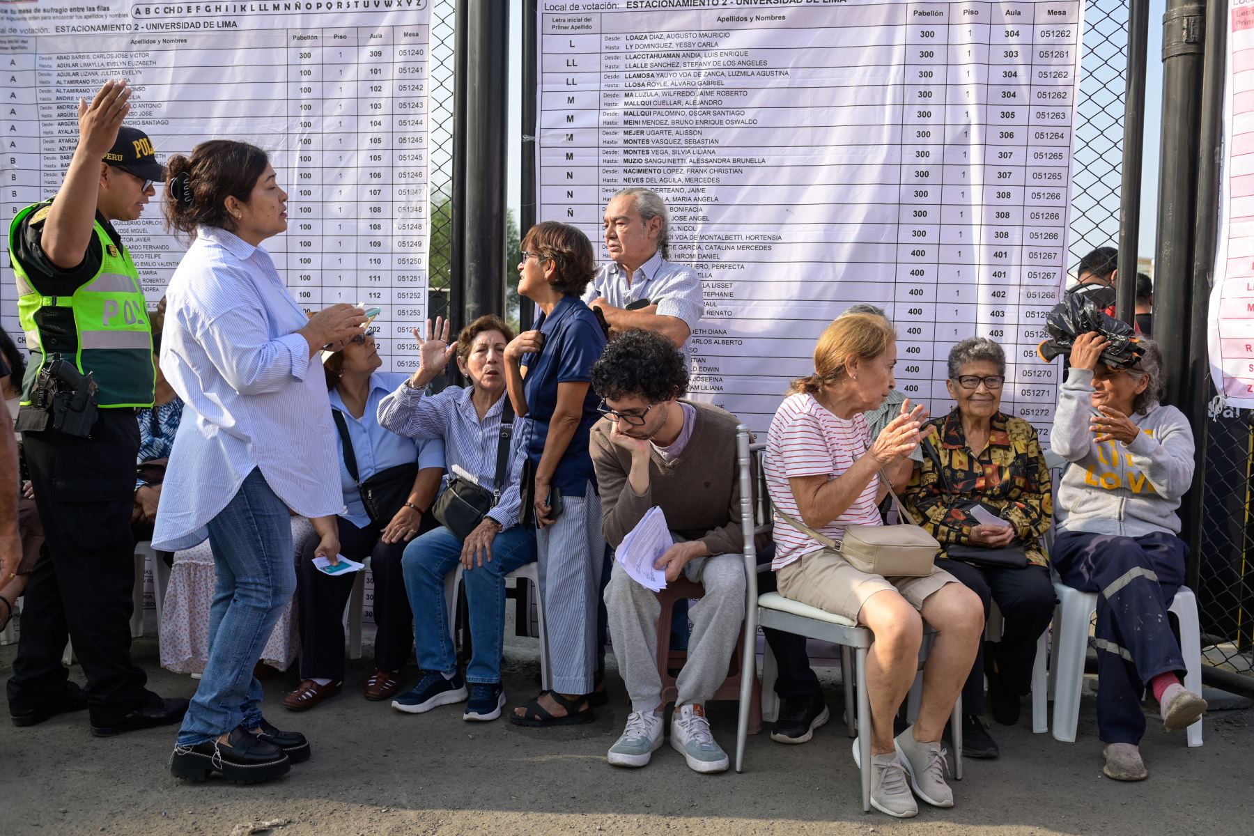 Un total de 27 millones 325 mil 432 votantes
en el país y en el extranjero, participan hoy en los comicios generales para elegir al presidente de la República, 60 senadores, 130 diputados y 5 parlamentarios andinos. Foto: ANDINA/César Fajardo