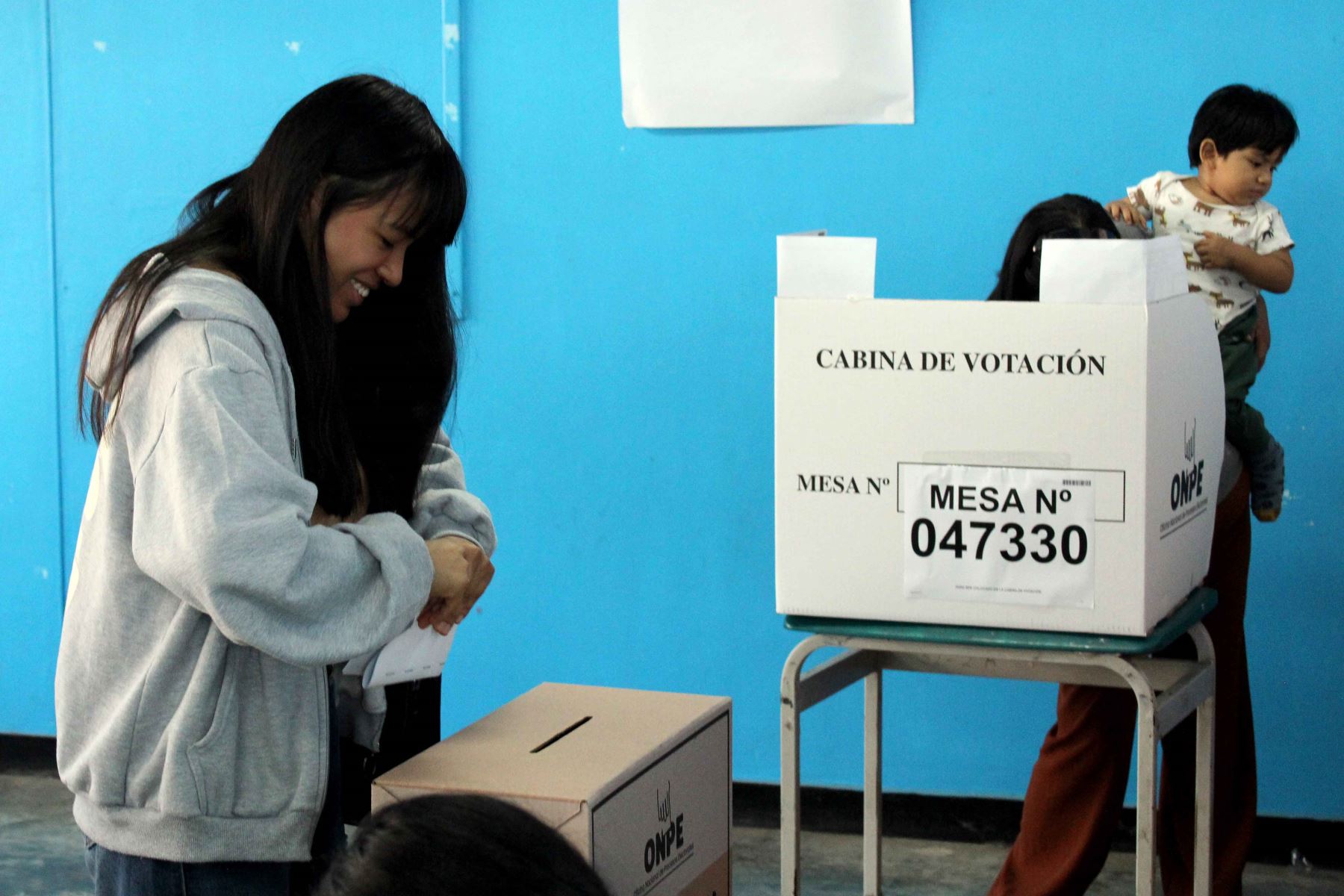 Un total de 27 millones 325 mil 432 votantes en el país y en el extranjero, participan hoy en los comicios generales para elegir al presidente de la República, 60 senadores, 130 diputados y 5 parlamentarios andinos. Foto: ANDINA/Rodrigo Segovia