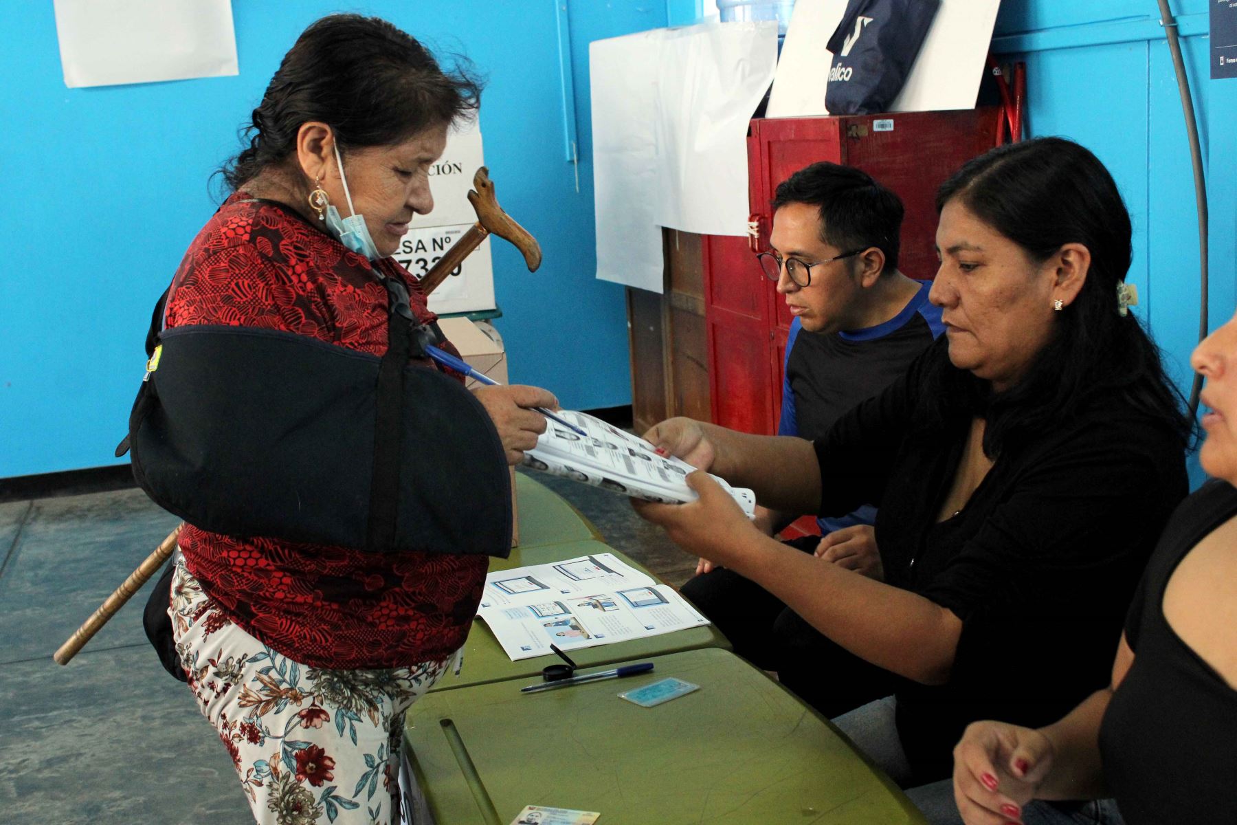 Un total de 27 millones 325 mil 432 votantes en el país y en el extranjero, participan hoy en los comicios generales para elegir al presidente de la República, 60 senadores, 130 diputados y 5 parlamentarios andinos. Foto: ANDINA/Rodrigo Segovia