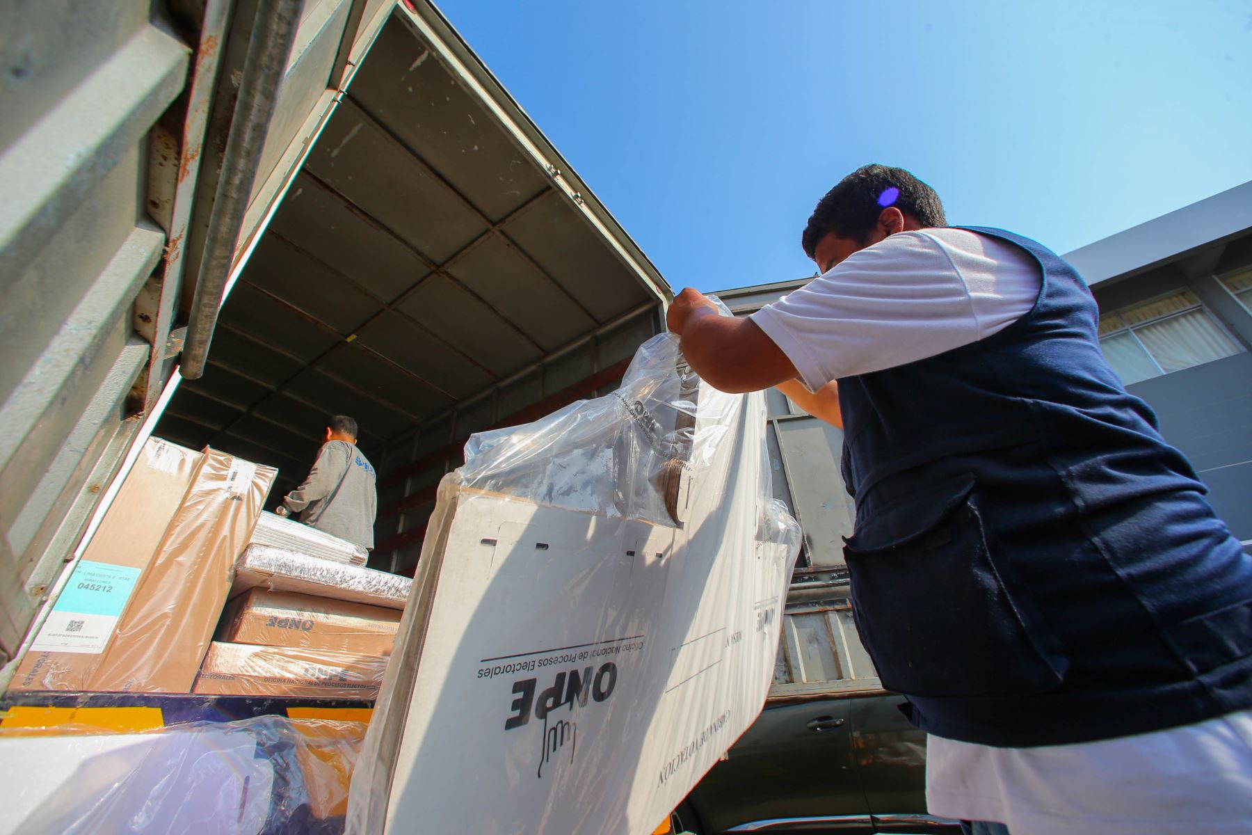 Fiscalía y PNP intervienen empresa Galaga encargada de distribuir material electoral