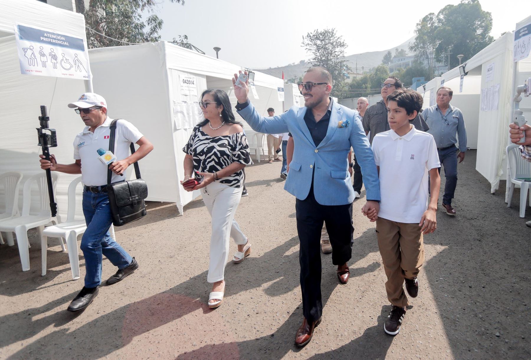 El candidato presidencial Álvaro Paz de la Barra de Fe en el Perú emite su voto en la Escuela Superior de Guerra Aérea del distrito de La Molina durante la jornada de las Elecciones Generales 2026. Foto: ANDINA/Alberto Orbegoso
