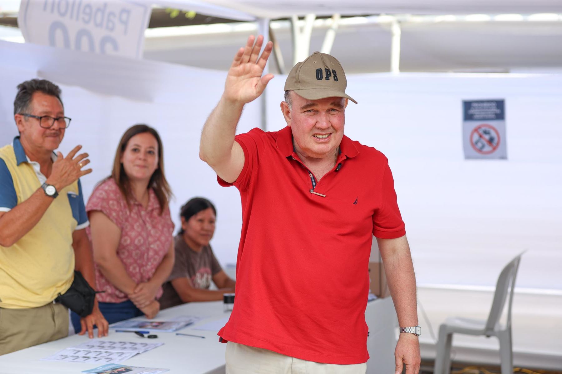 El candidato presidencial Rafael López Aliaga de Renovación Popular emite su voto en local de Petroperú del distrito de San Isidro durante la jornada de las Elecciones Generales 2026. Foto: ANDINA/Jhonel Rodríguez