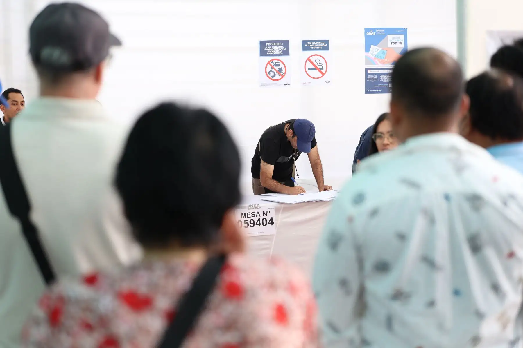 Un total de 27 millones 325 mil 432 votantes
en el país y en el extranjero, participan hoy en los comicios generales para elegir al presidente de la República, 60 senadores, 130 diputados y 5 parlamentarios andinos. Foto: ANDINA/Arturo Huerta