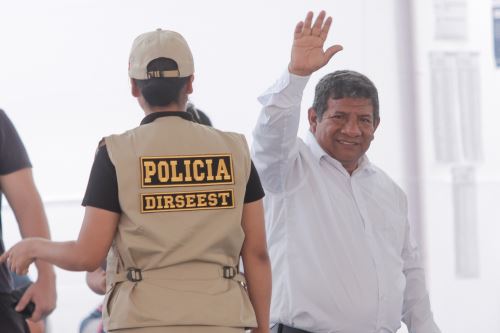 Elecciones 2026: Candidato Walter Chirinos emite su voto en La Molina