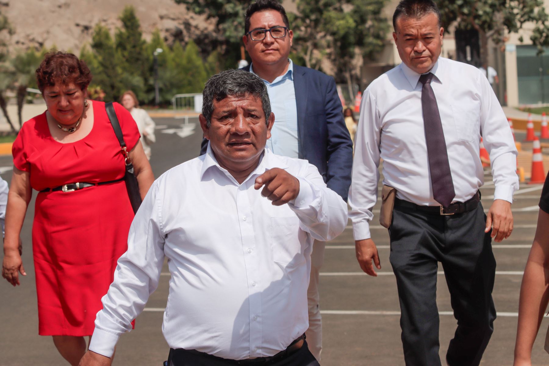 El candidato presidencial Walter Chirinos del partido político PRIN emitió su voto en el colegio Villa Caritas del distrito de La Molina durante la jornada de las Elecciones Generales 2026. Foto: ANDINA/Alberto Orbegoso