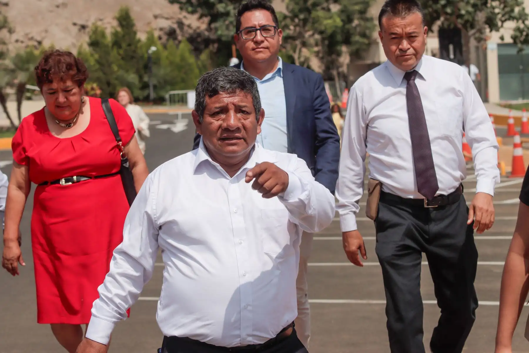 El candidato presidencial Walter Chirinos del partido político PRIN emitió su voto en el colegio Villa Caritas del distrito de La Molina durante la jornada de las Elecciones Generales 2026. Foto: ANDINA/Alberto Orbegoso