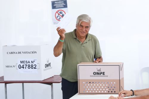 Elecciones 2026: Candidato Fernando Olivera emite su voto en San Isidro