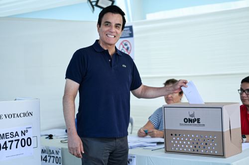 Elecciones 2026: Candidato Carlos Espá emite su voto en San Isidro