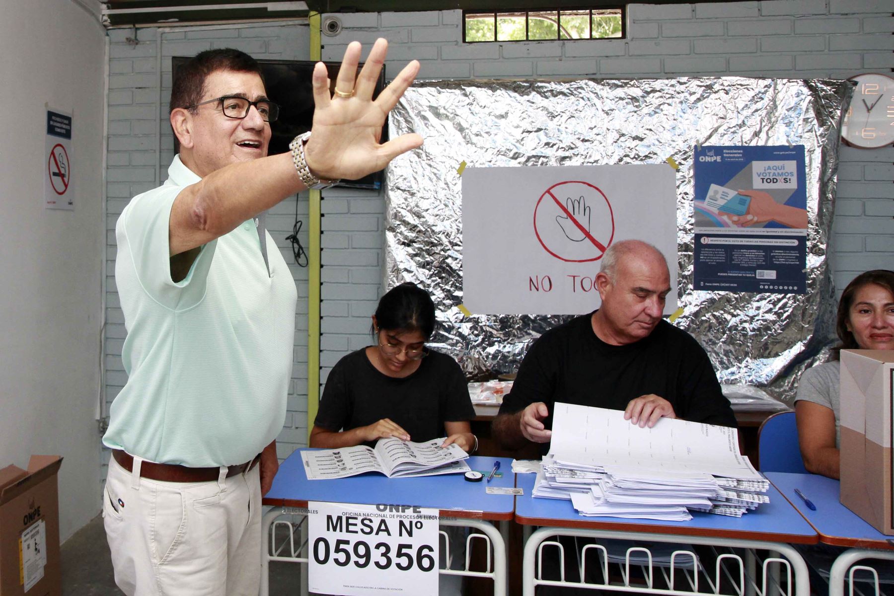 El candidato presidencial José Williams de Avanza País emite su voto en la I.E María Reiche del distrito de San Borja durante la jornada de las Elecciones Generales 2026. Foto: ANDINA/Yanina Patricio