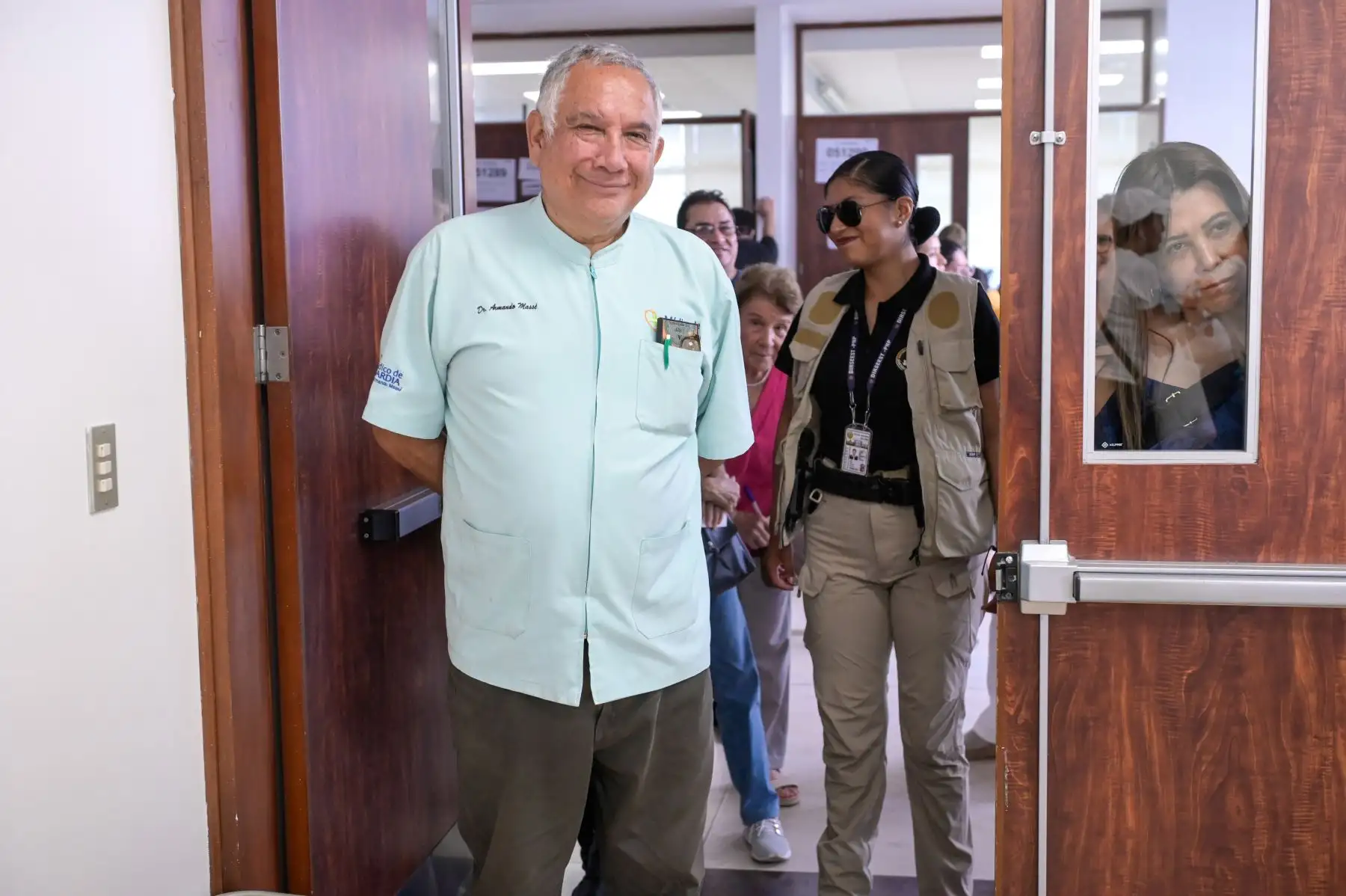El candidato presidencial Armando Massé del partido Democrático Federal emite su voto en la Universidad de Lima del distrito de Santiago de Surco durante la jornada de las Elecciones Generales 2026. Foto: ANDINA/César Fajardo