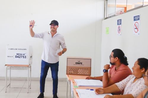 Elecciones 2026: Candidato George Forsyth emite su voto en La Victoria