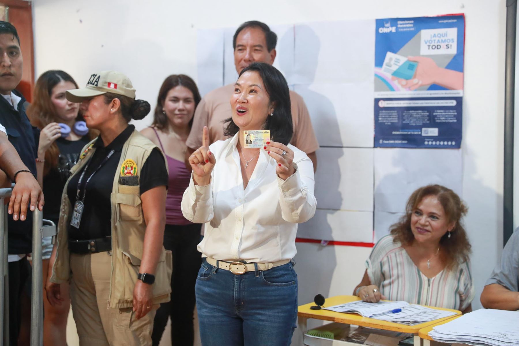 La candidata presidencial Keiko Fujimori de Fuerza Popular emite su voto en la I.E Libertador San Martín del distrito de San Borja durante la jornada de las Elecciones Generales 2026. Foto: ANDINA/ Verónica Calderón Zuñiga
