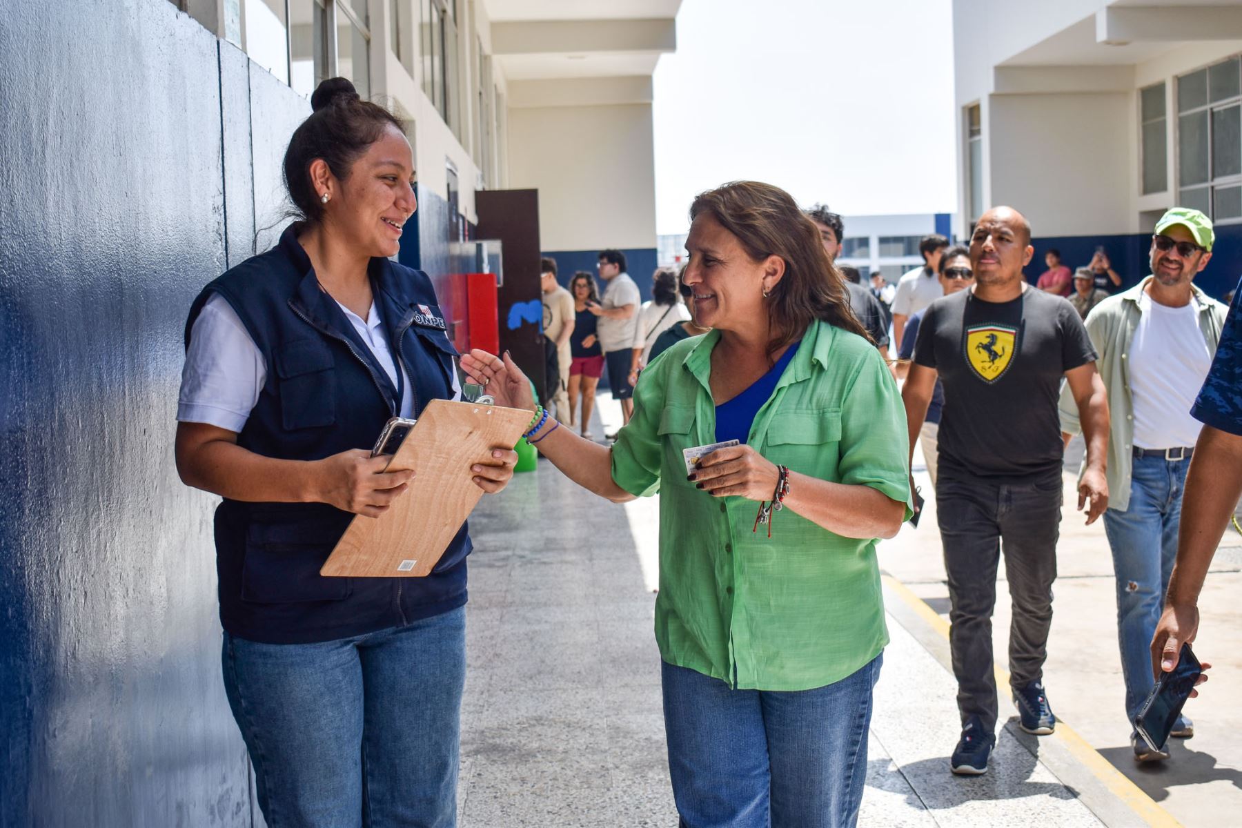 La candidata presidencial María Soledad Pérez Tello de Primero la Gente emite su voto en la I.E Técnico FAP Manuel Polo Jiménez del distrito de Santiago de Surco durante la jornada de las Elecciones Generales 2026. Foto: ANDINA/Liliana Saldaña
