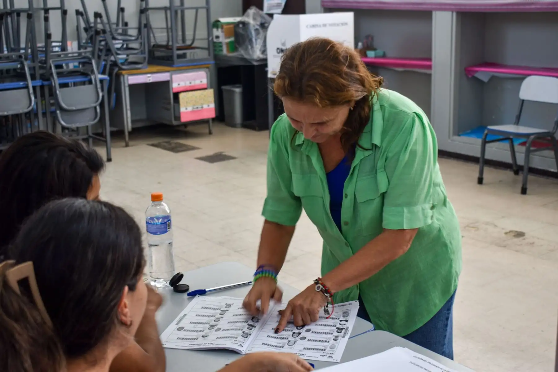 La candidata presidencial María Soledad Pérez Tello de Primero la Gente emite su voto en la I.E Técnico FAP Manuel Polo Jiménez del distrito de Santiago de Surco durante la jornada de las Elecciones Generales 2026. Foto: ANDINA/Liliana Saldaña