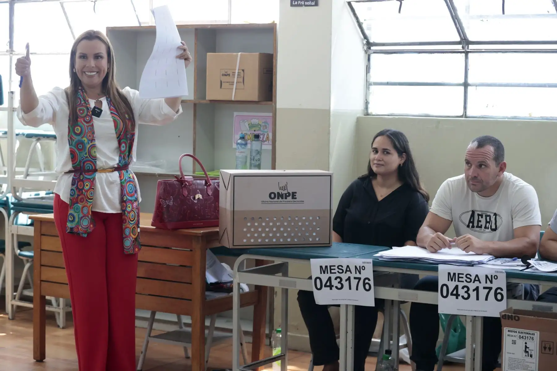 La candidata presidencial Fiorella Molinelli de Fuerza y Libertad emite su voto en la I.E 1140 Aurelio Miro Quesada Sosa del distrito de La Molina durante la jornada de las Elecciones Generales 2026. Foto: ANDINA/Vidal Tarqui