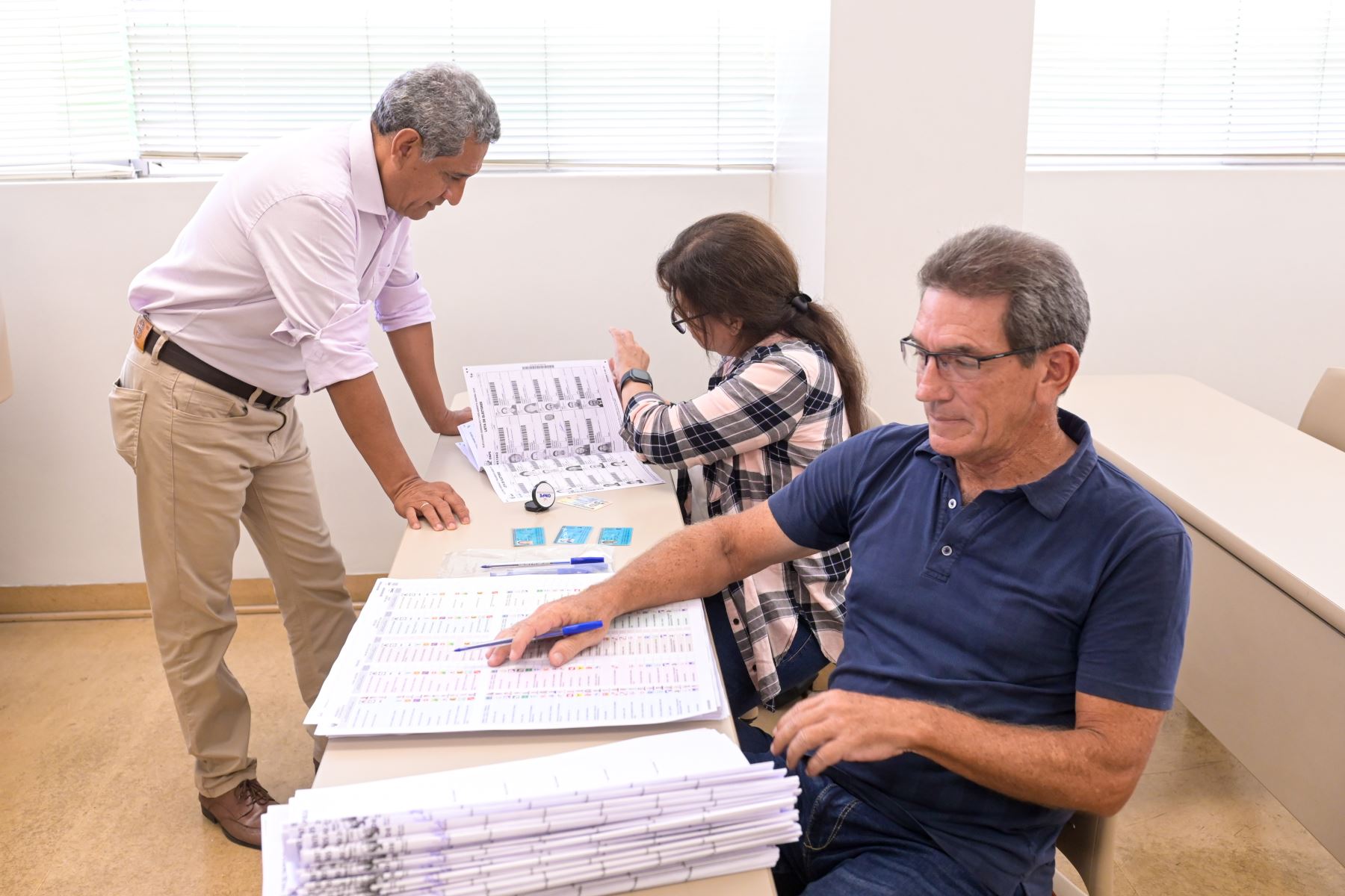 El candidato presidencial Mesías Guevara del partido Morado emite su voto en la Universidad de Lima del distrito de Santiago de Surco durante la jornada de las Elecciones Generales 2026. Foto: ANDINA/César Fajardo